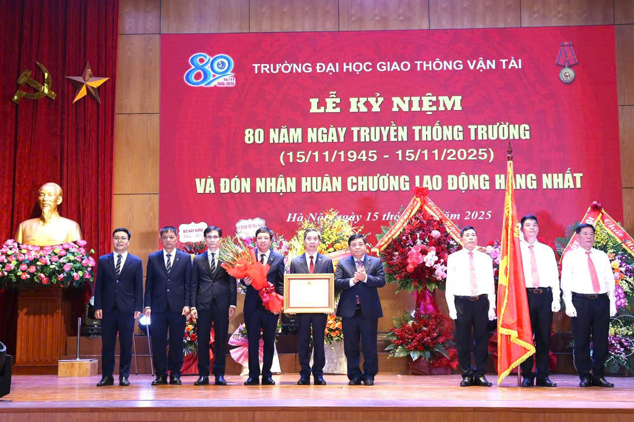 Trường Đại học GTVT đón nhận Huân chương Lao động hạng Nhất - Ảnh 1.