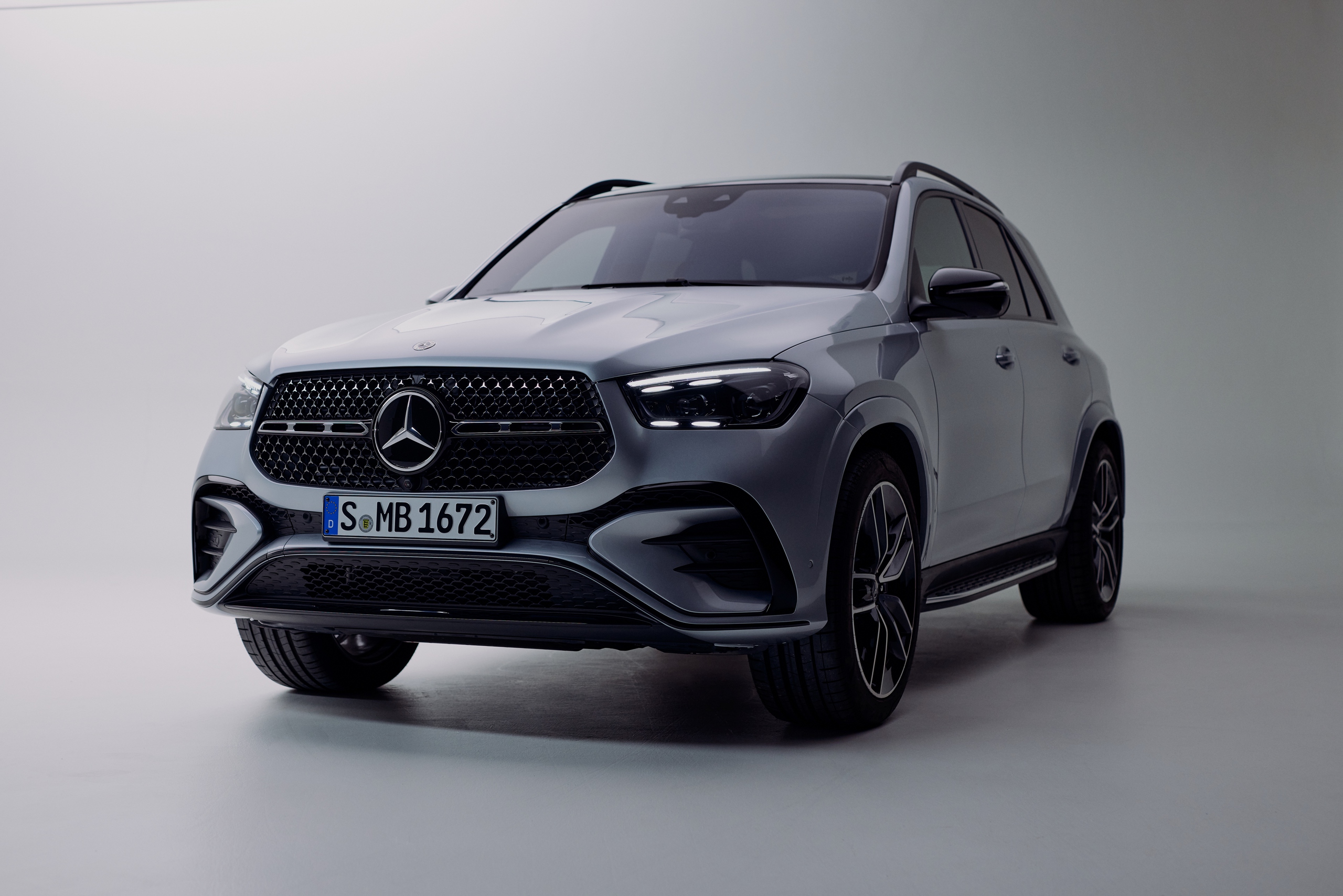 Mercedes-Benz GLE 400 e 4MATIC, thêm lựa chọn xe xanh PHEV cho người Việt - Ảnh 1.