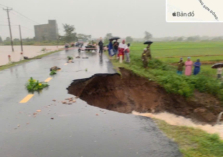 Video: Xói lở cống đứt 1/2 mặt đường Trường Sơn Đông ở Gia Lai, tạm thời đóng đường - Ảnh 2.