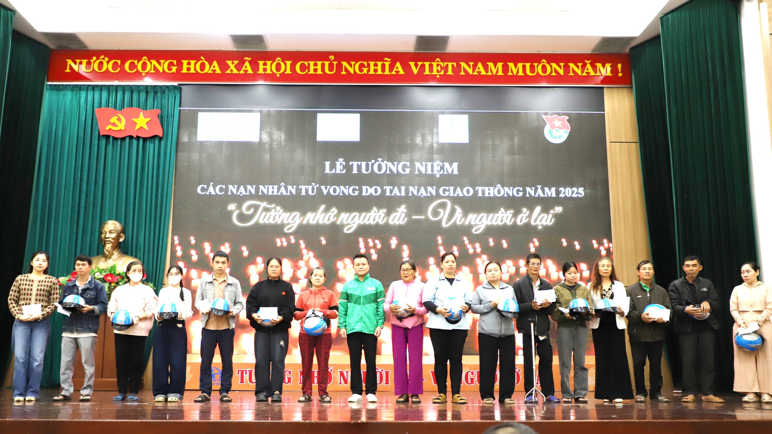 Đà Nẵng: Tưởng niệm các nạn nhân tử vong do tai nạn giao thông năm 2025- Ảnh 1. Đà Nẵng: Tưởng niệm các nạn nhân tử vong do tai nạn giao thông năm 2025- Ảnh 1.