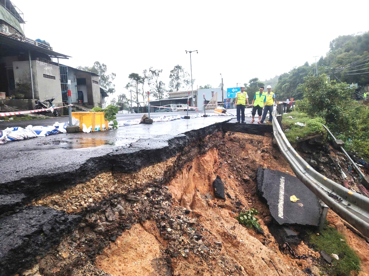 Giải pháp khắc phục thiên tai, bảo đảm giao thông trên các tuyến quốc lộ - Ảnh 1.