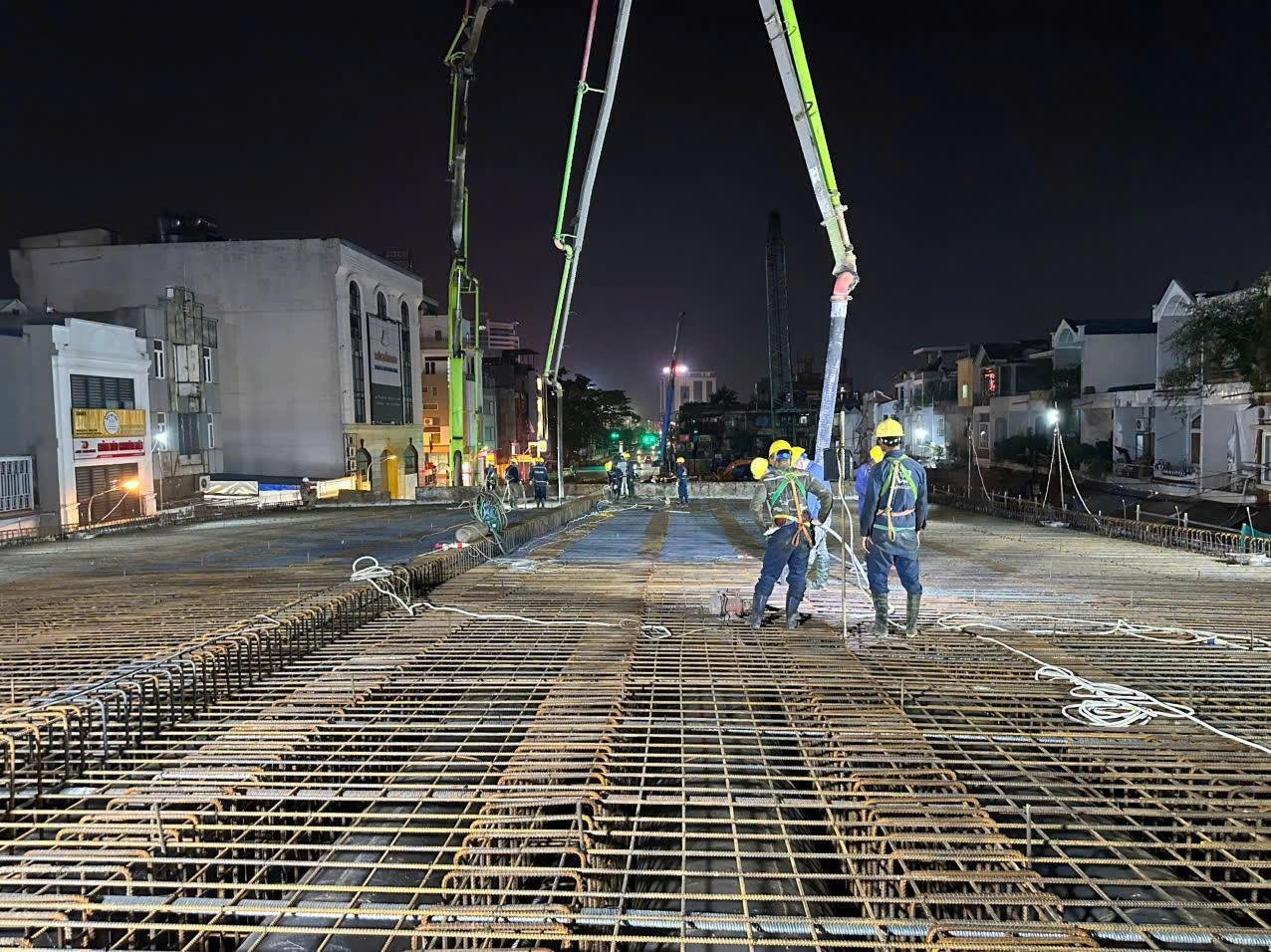 Nhà thầu nỗ lực rút ngắn tiến độ thi công cầu Nguyễn Trãi. - Ảnh 4.