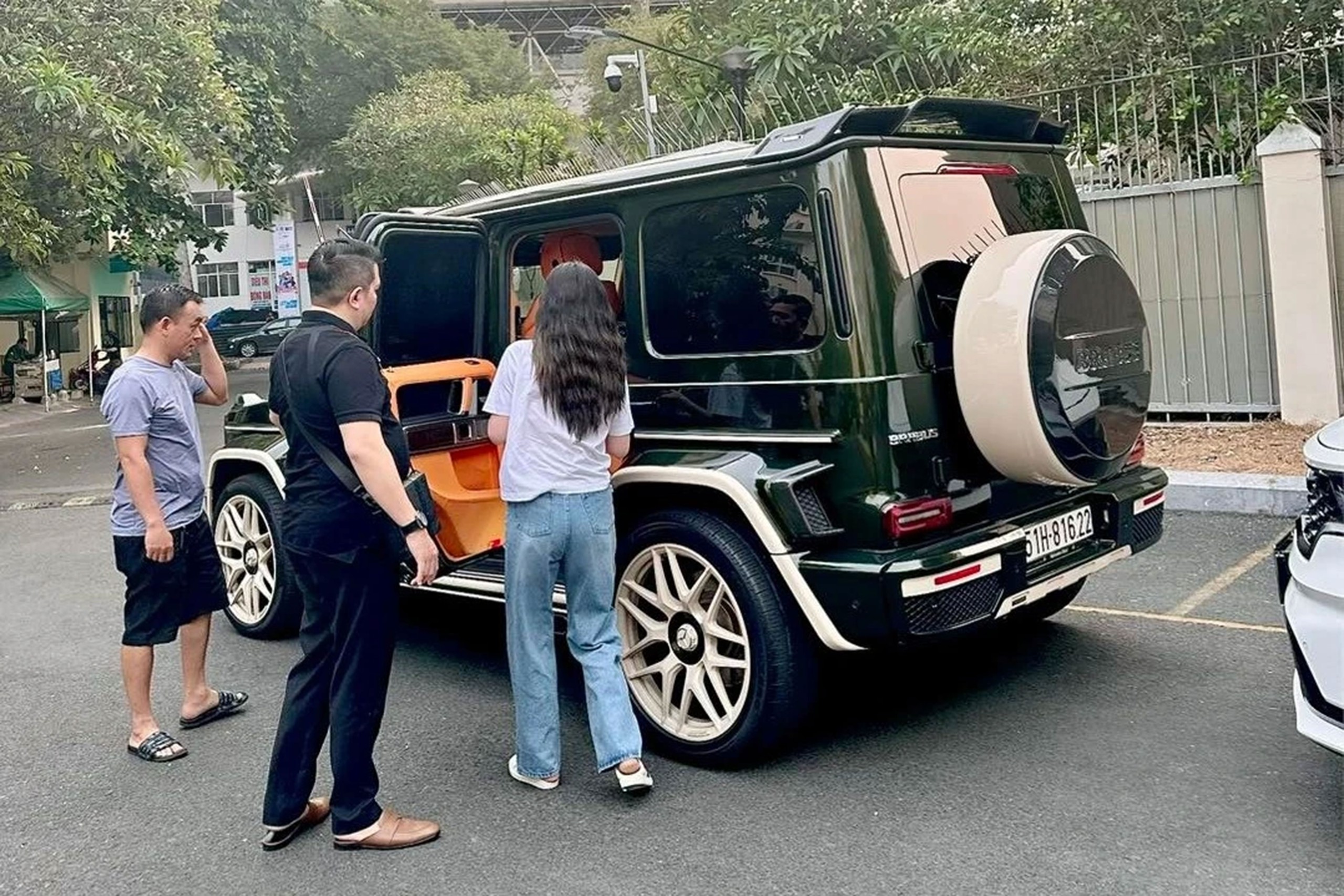 Điểm danh dàn siêu xe của vợ chồng Đoàn Di Băng - Ảnh 5.