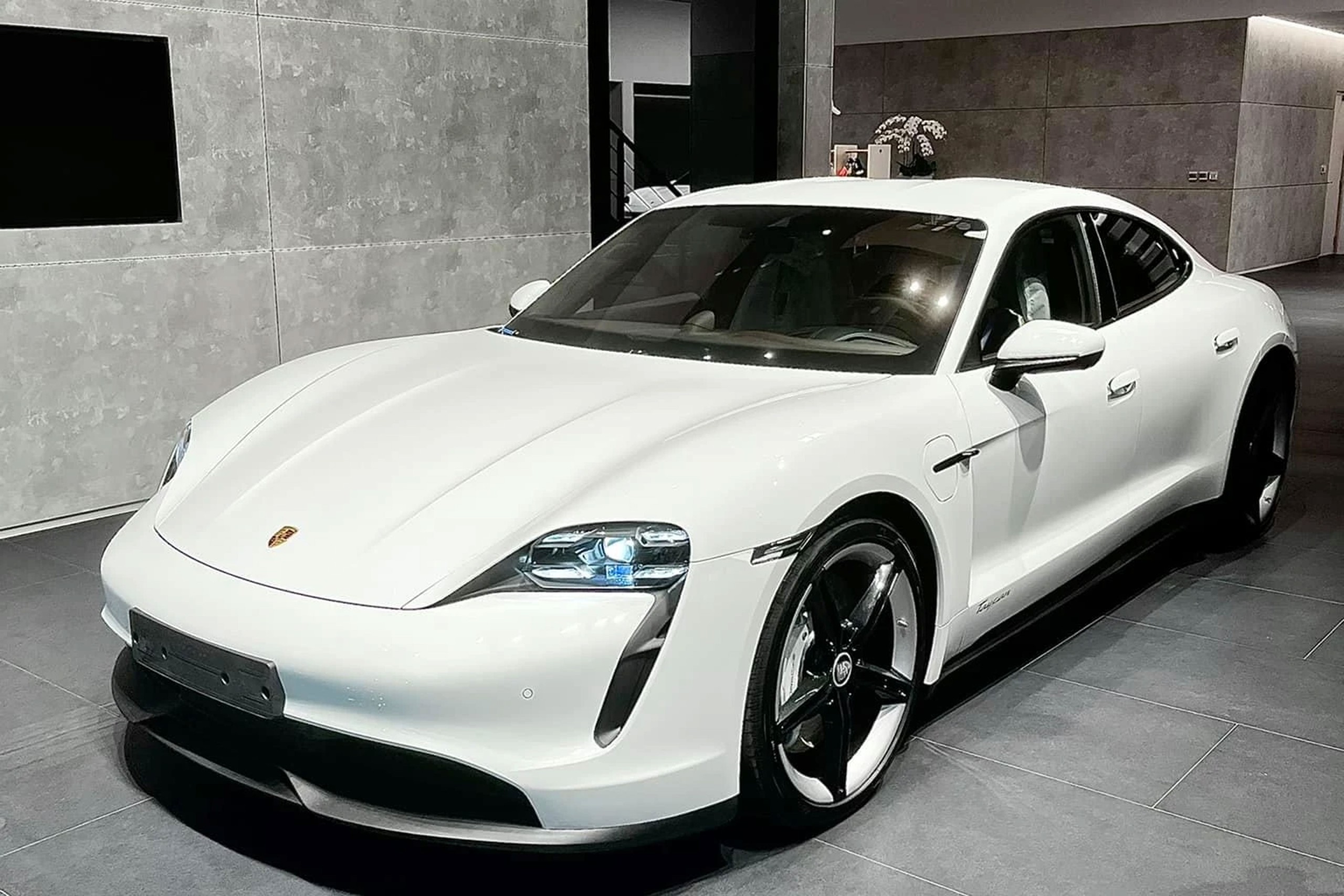 Điểm danh dàn siêu xe của vợ chồng Đoàn Di Băng - Ảnh 6.