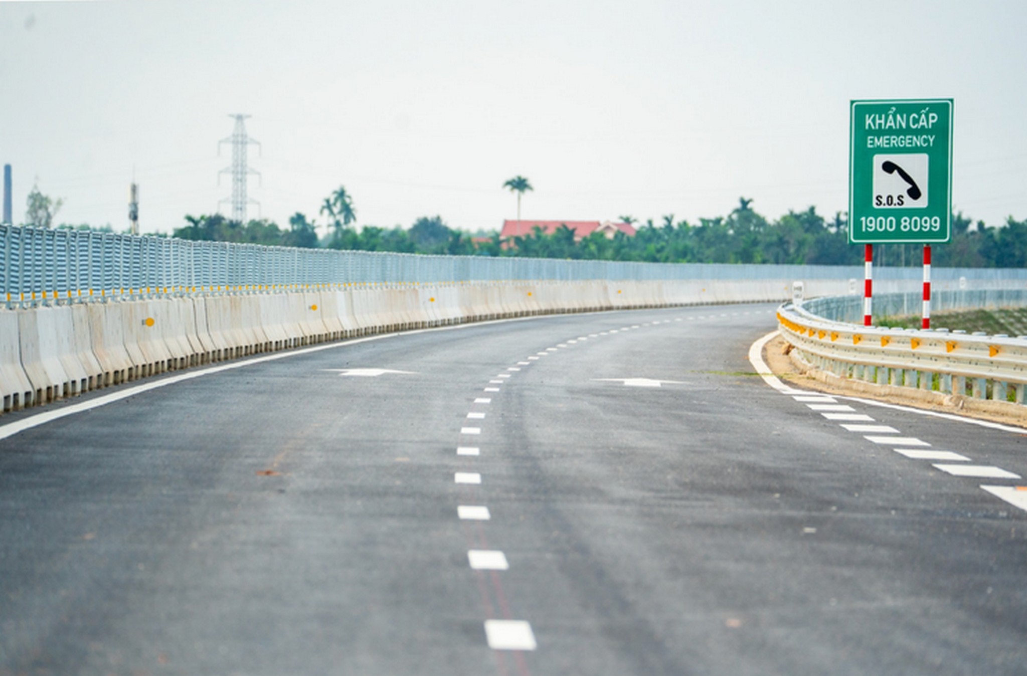 Ngắm cao tốc Quảng Ngãi - Hoài Nhơn trước ngày khánh thành - Ảnh 3.