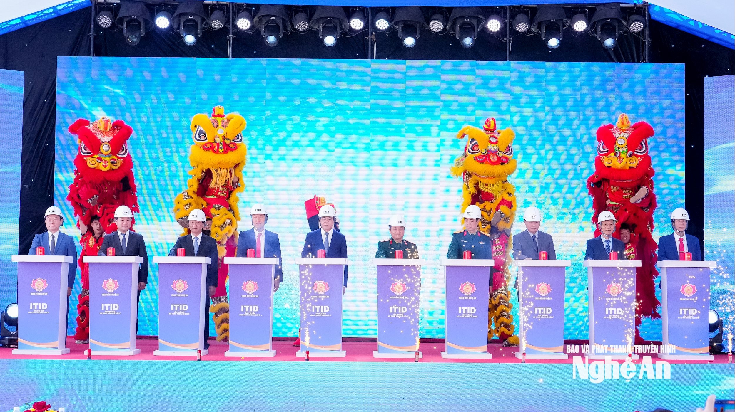 Khởi công Dự án trọng điểm quốc gia Cảng nước sâu Cửa Lò - Ảnh 1.