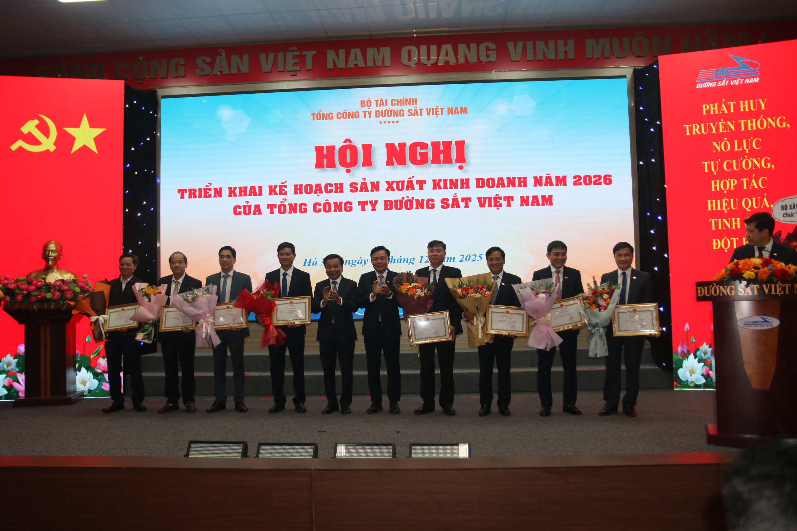 Đường sắt tập trung tái cơ cấu theo định hướng mô hình tập đoàn- Ảnh 3.