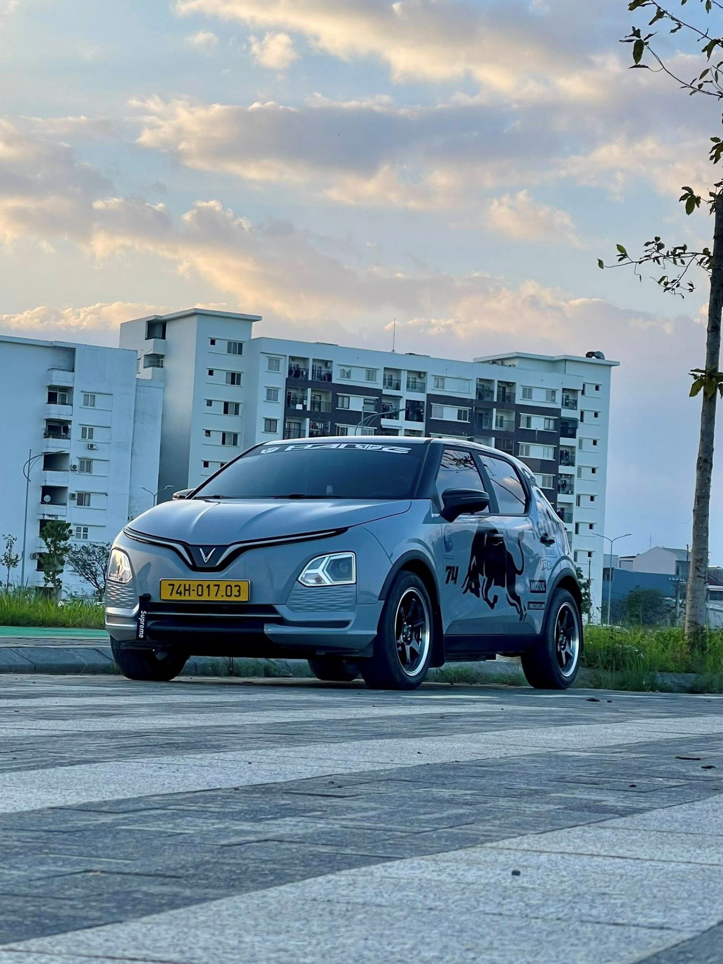 Chọn VinFast VF 5 là ô tô đầu đời, chủ xe tại Quảng Trị: “Xe ổn định, dịch vụ tạo niềm tin lâu dài”- Ảnh 2. Chọn VinFast VF 5 là ô tô đầu đời, chủ xe tại Quảng Trị: “Xe ổn định, dịch vụ tạo niềm tin lâu dài”- Ảnh 2.