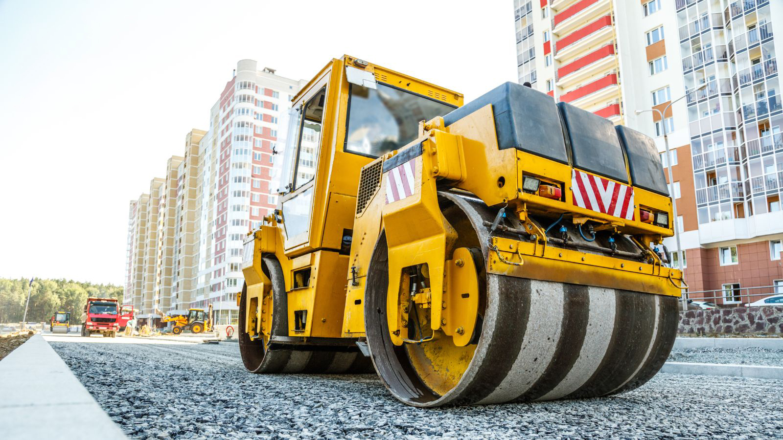 Lái xe lu chậm, nhưng nguy hiểm đòi hỏi kỹ năng gì? - Ảnh 1.