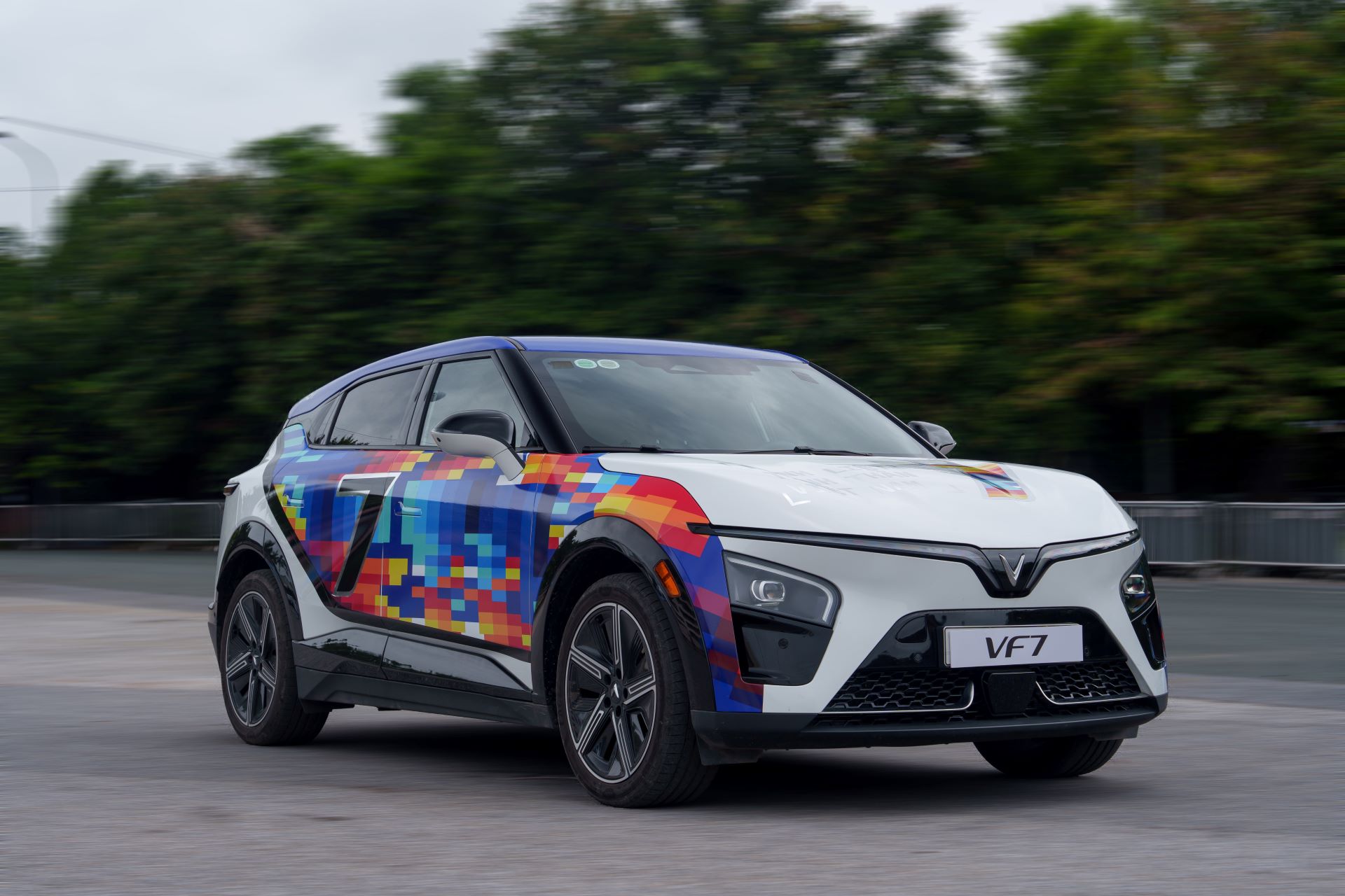 Vì sao VinFast VF 7 là lựa chọn hoàn hảo cho người cá tính?- Ảnh 1. Vì sao VinFast VF 7 là lựa chọn hoàn hảo cho người cá tính?- Ảnh 1.