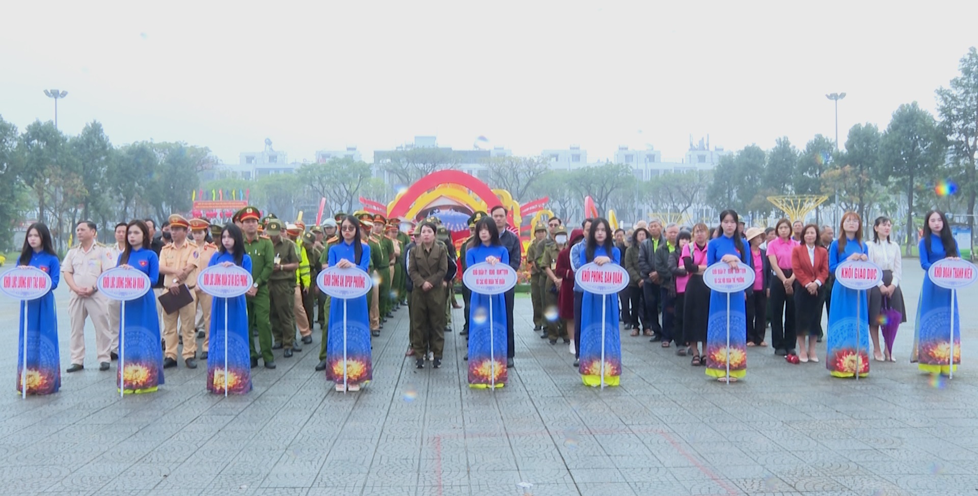 Đà Nẵng ra quân Năm ATGT 2025 với chủ đề "Hành trình an toàn, kiến tạo tương lai" - Ảnh 1.