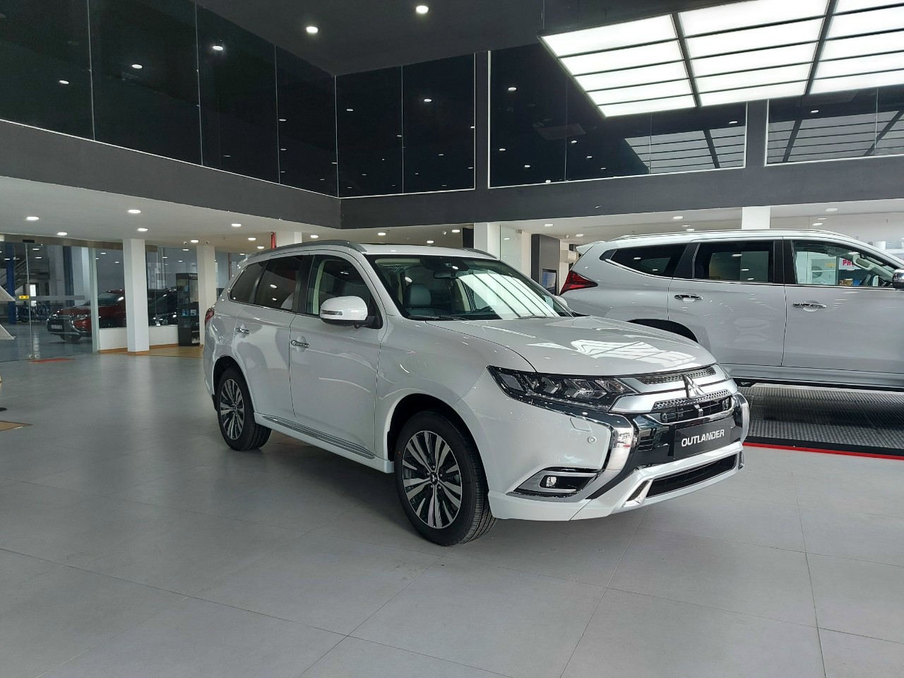 Giá xe Mitsubishi Outlander lăn bánh tháng 2/2025: Giảm không phanh đấu Mazda CX-5- Ảnh 1.