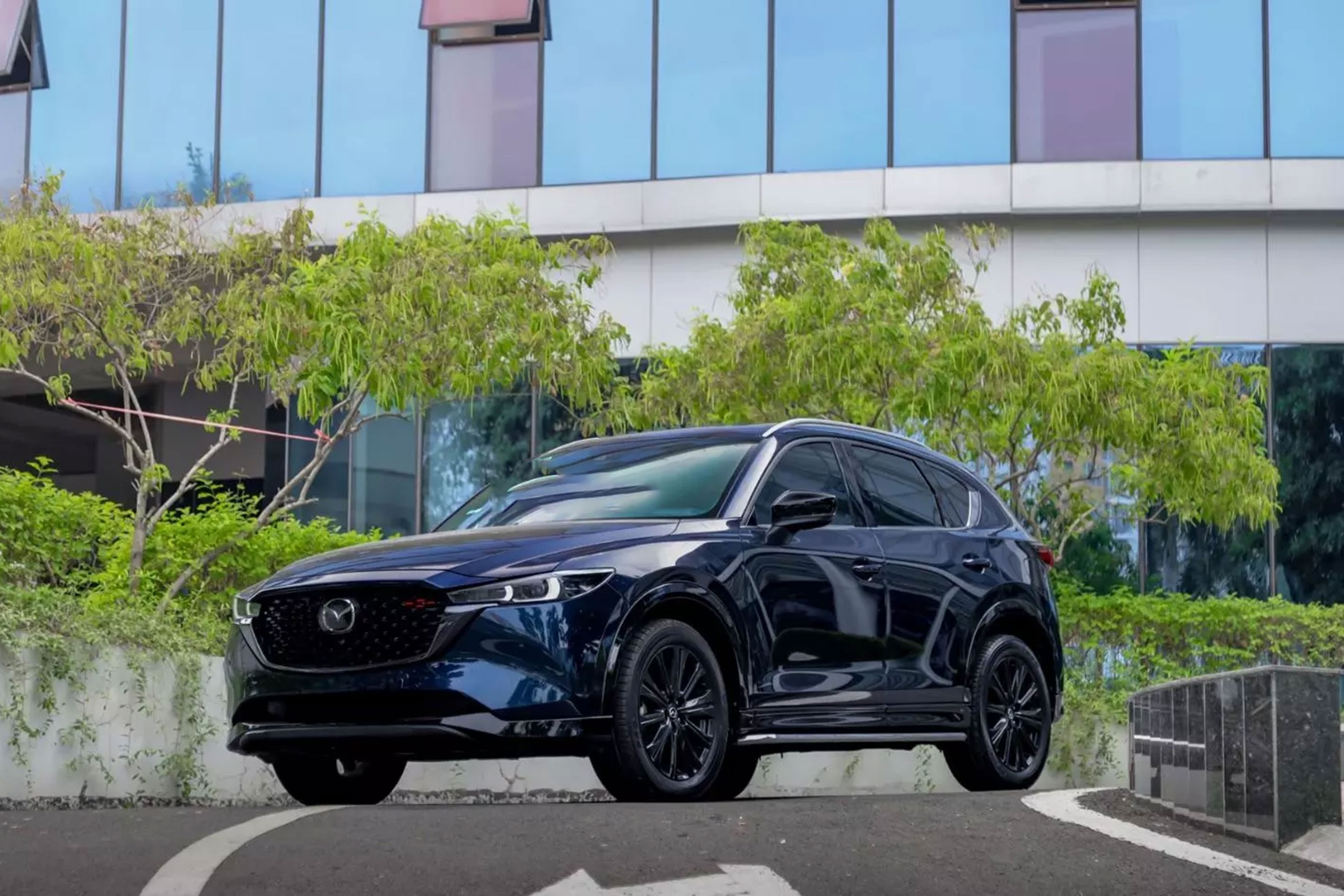 So sánh khấu hao VinFast VF7 và Mazda CX-5 sau 1 năm lăn bánh - Ảnh 1.