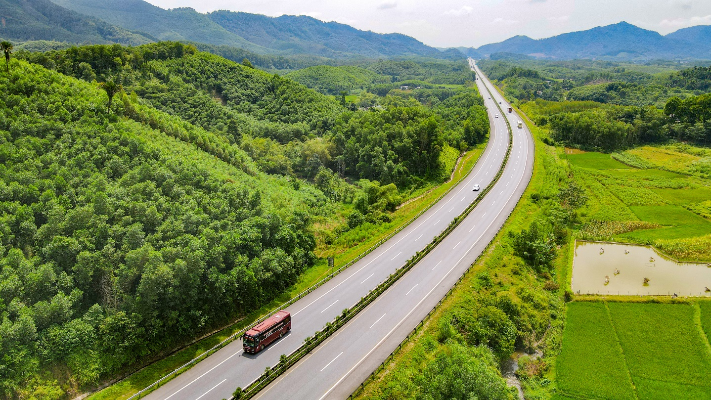 Chuẩn bị thi công loạt gói thầu sửa chữa hư hỏng cao tốc Nội Bài - Lào Cai- Ảnh 1.