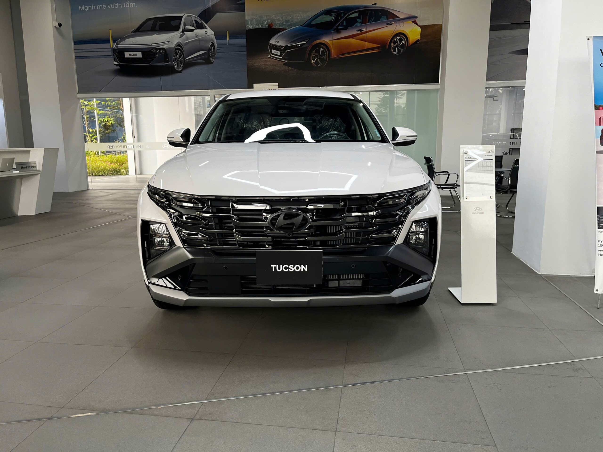 Giá xe Hyundai Tucson lăn bánh tháng 2/2025: Giảm mạnh đấu Mazda CX-5 - Ảnh 1.