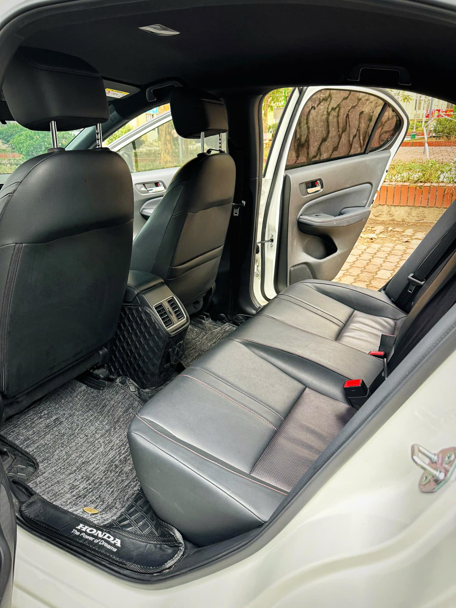 https://tapchigiaothong.qltns.mediacdn.vn/481400261263945728/2025/2/26/honda-city-6-1740580681359601452615.jpg