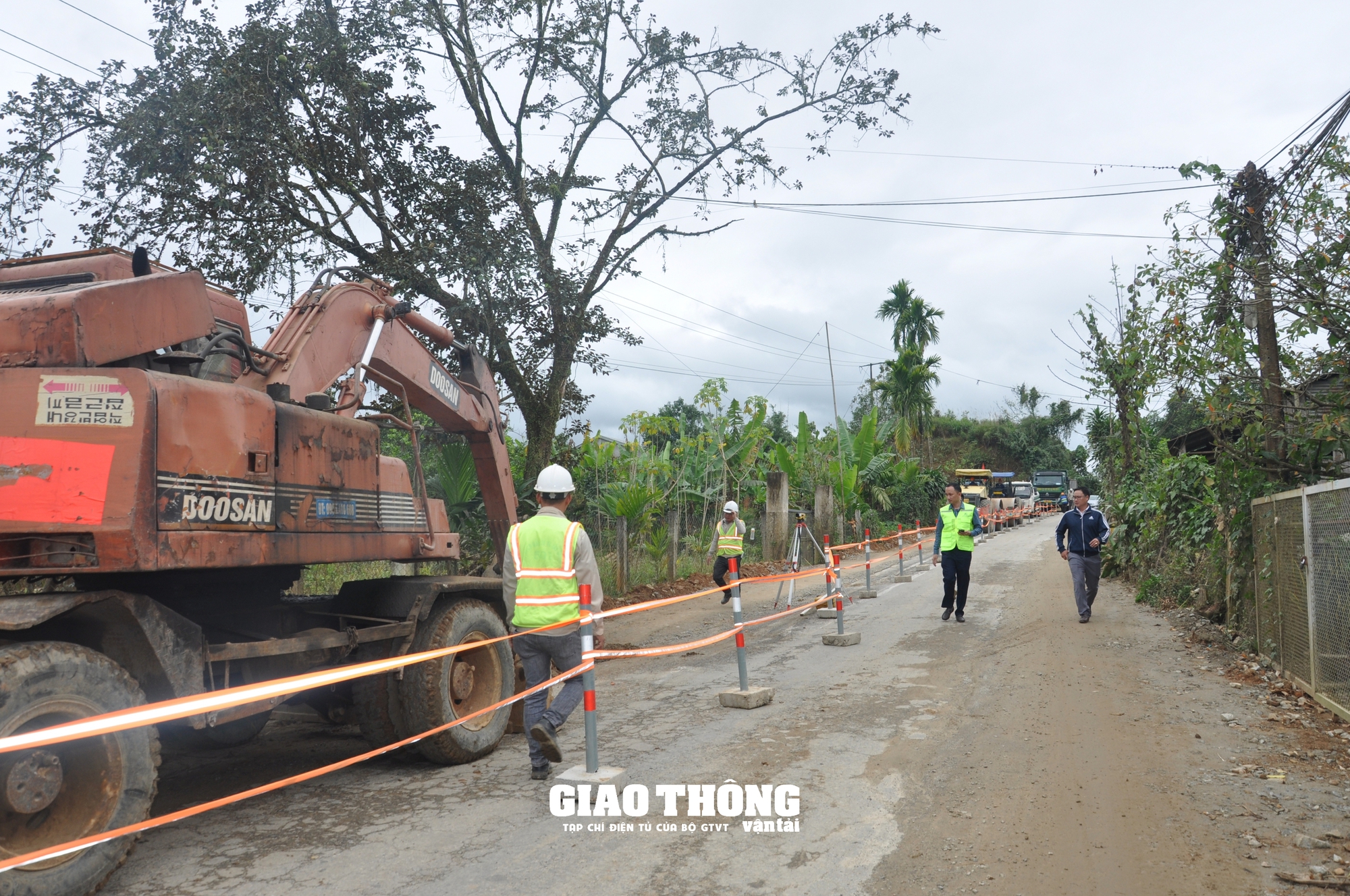 Ngành Đường bộ phát động ra quân bảo trì, bảo dưỡng thường xuyên các tuyến quốc lộ năm 2025 - Ảnh 5.