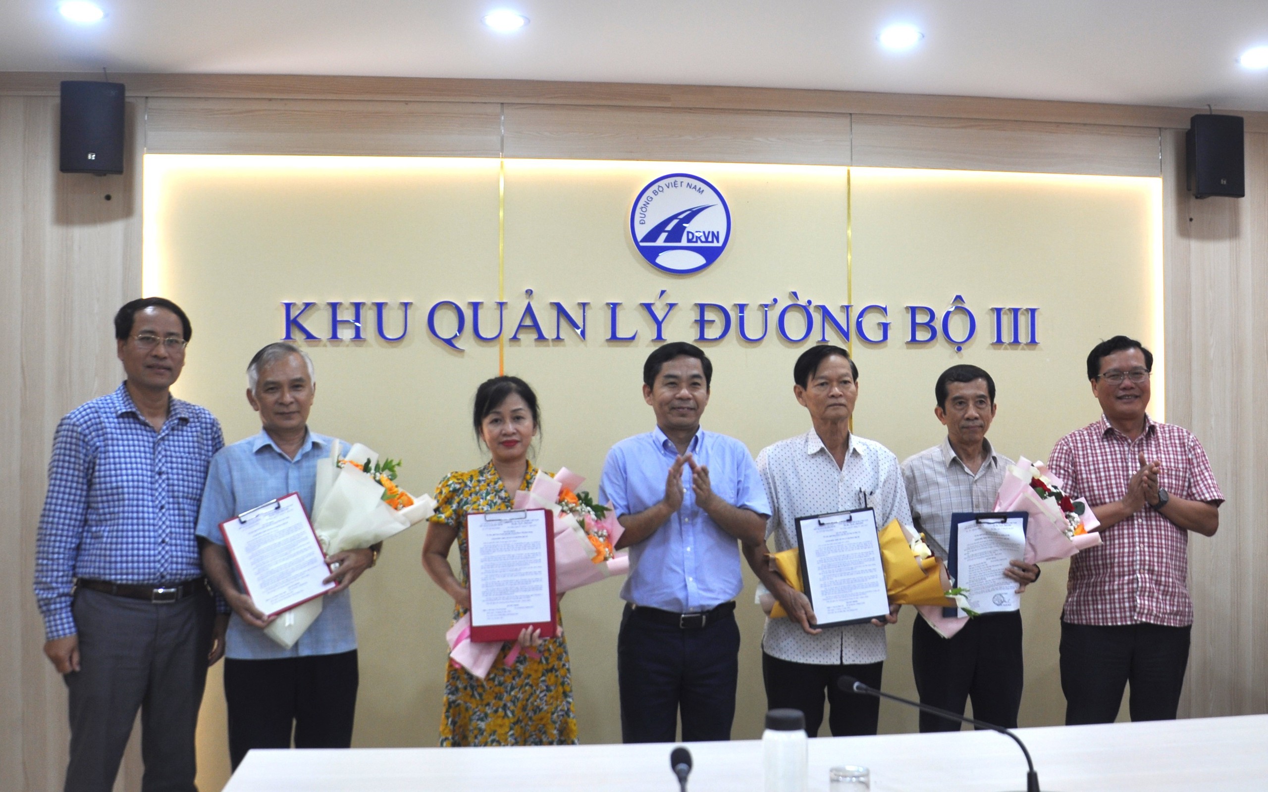 Khu Quản lý đường bộ III công bố các quyết định nghỉ hưu theo Nghị định số 178 - Ảnh 1.