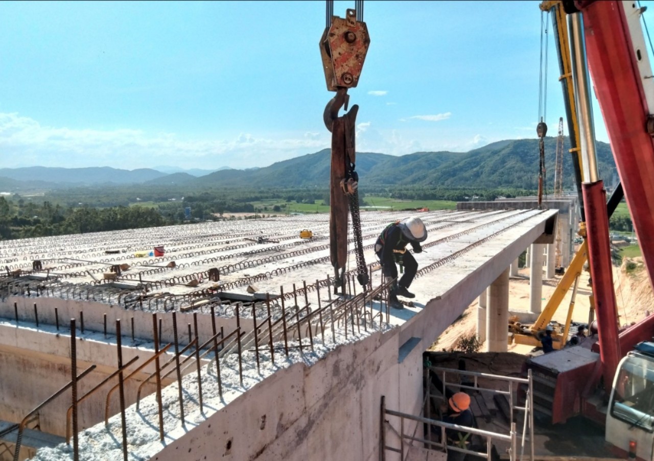 Chùm ảnh cầu Kỳ Lộ thuộc Dự án cao tốc thành phần đoạn Quy Nhơn - Chí Thạnh - Ảnh 4.
