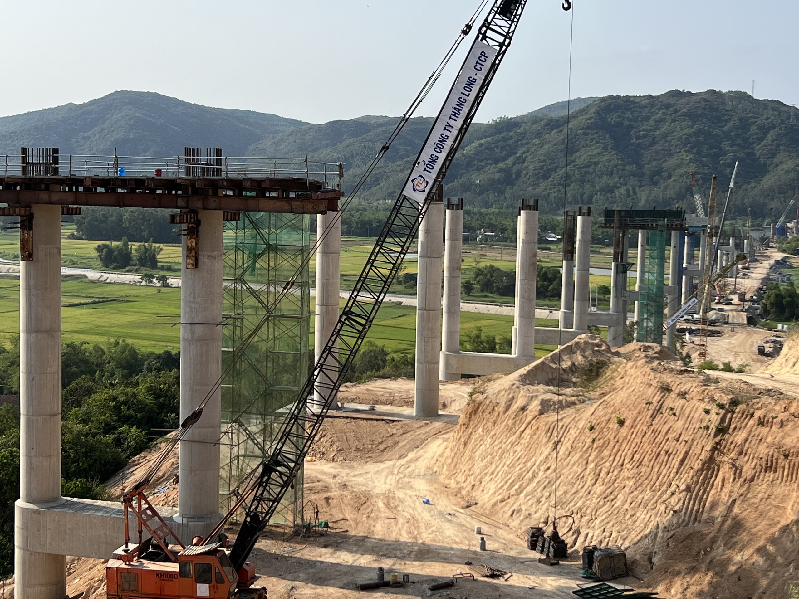 Chùm ảnh cầu Kỳ Lộ thuộc Dự án cao tốc thành phần đoạn Quy Nhơn - Chí Thạnh - Ảnh 2.