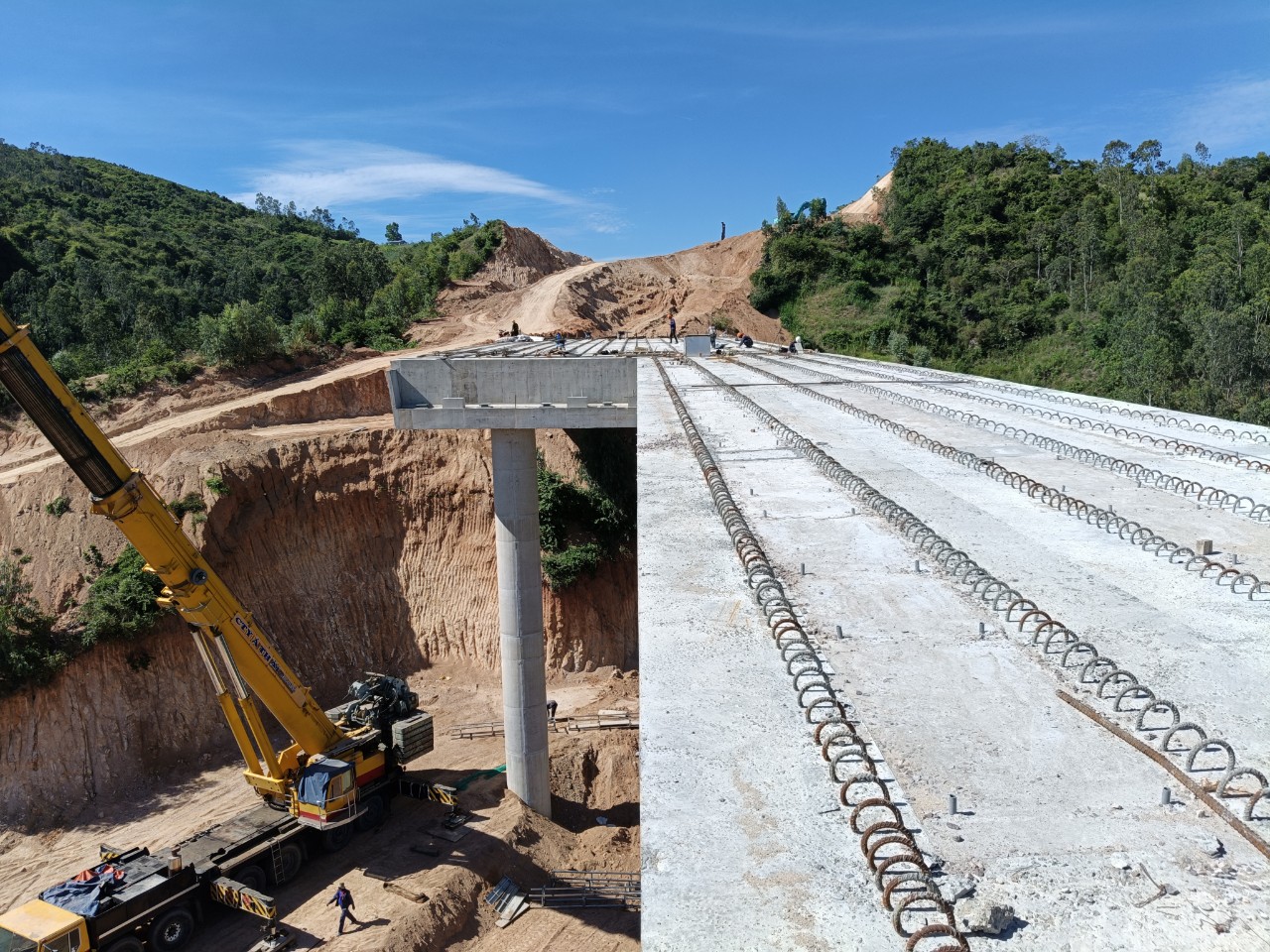 Chùm ảnh cầu Kỳ Lộ thuộc Dự án cao tốc thành phần đoạn Quy Nhơn - Chí Thạnh - Ảnh 5.