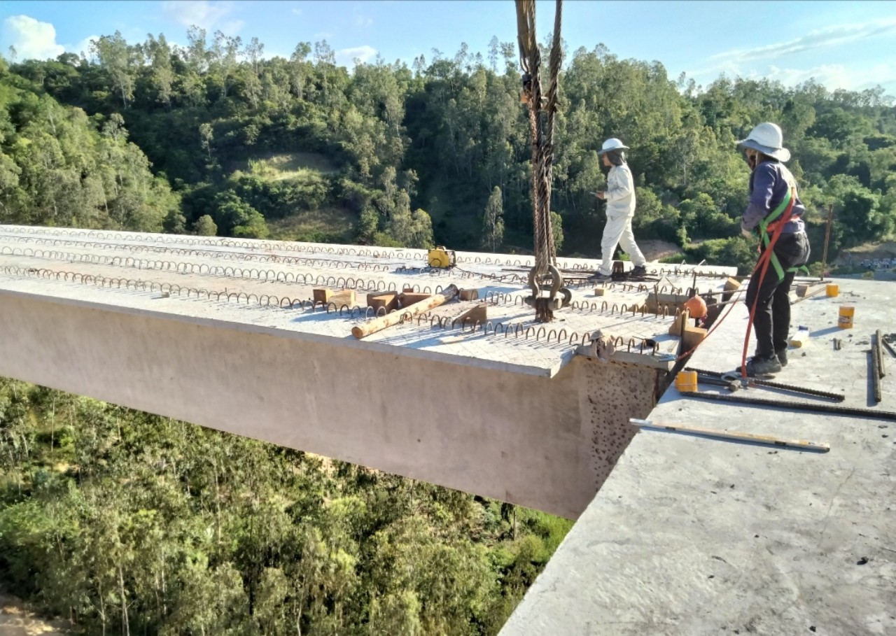 Chùm ảnh cầu Kỳ Lộ thuộc Dự án cao tốc thành phần đoạn Quy Nhơn - Chí Thạnh - Ảnh 6.