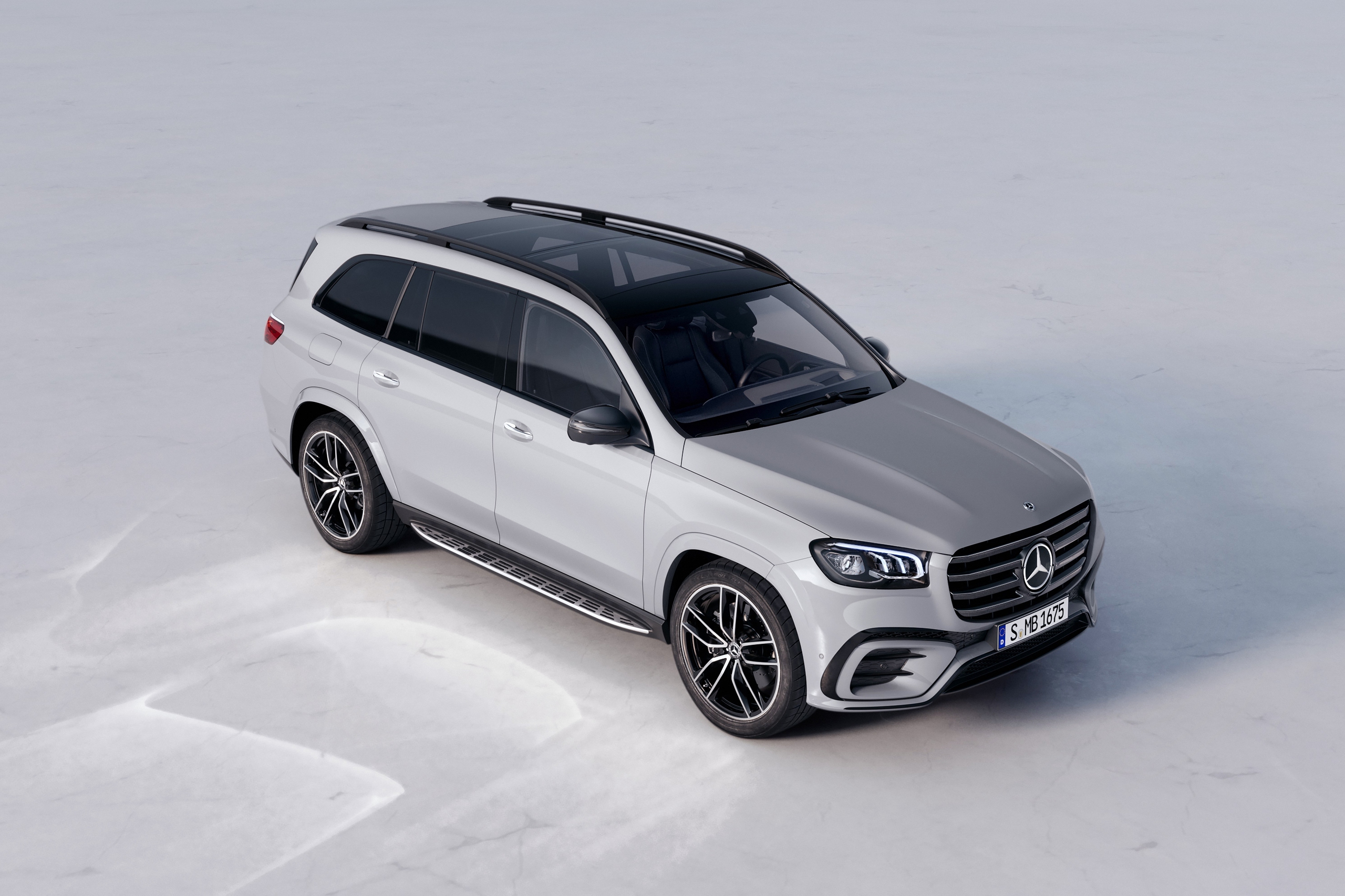 Chiêm ngưỡng các dòng xe Mercedes-Benz ở không gian riêng - Ảnh 2.