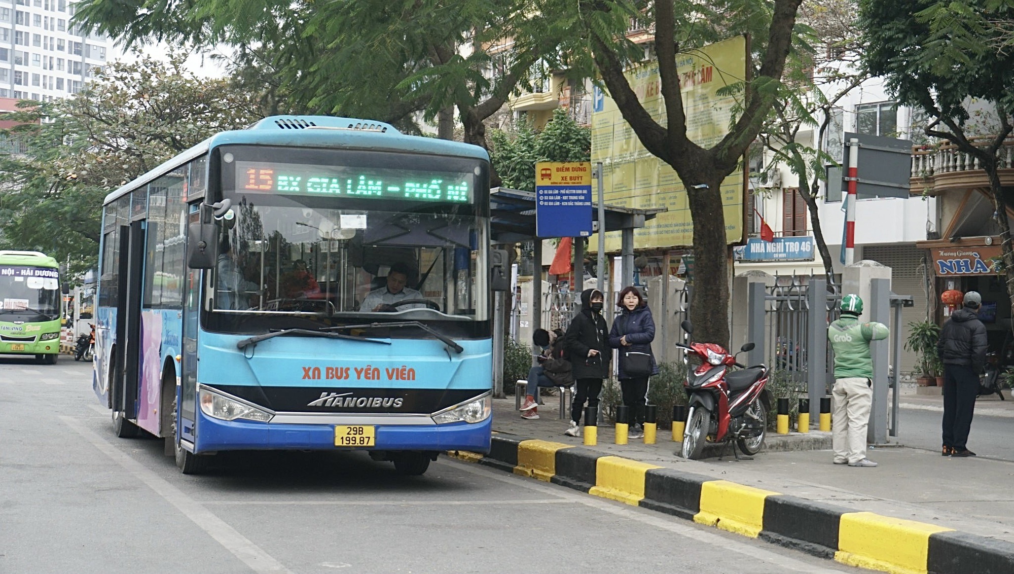 Hà Nội sẽ dùng thẻ vé liên thông đi tàu điện, xe buýt - Ảnh 1.