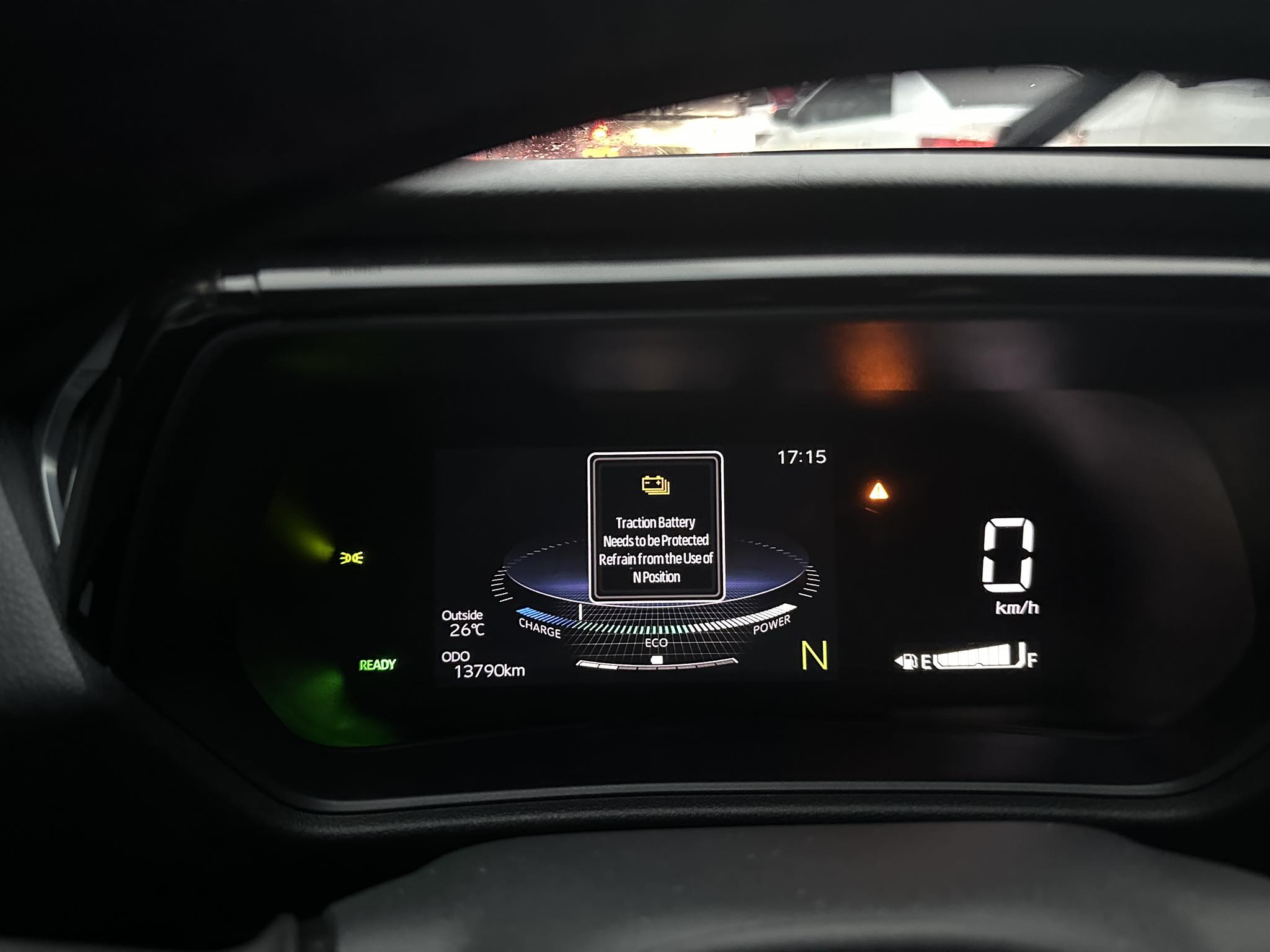 Xe hybrid dừng đèn đỏ về số N là sai lầm - Ảnh 1.