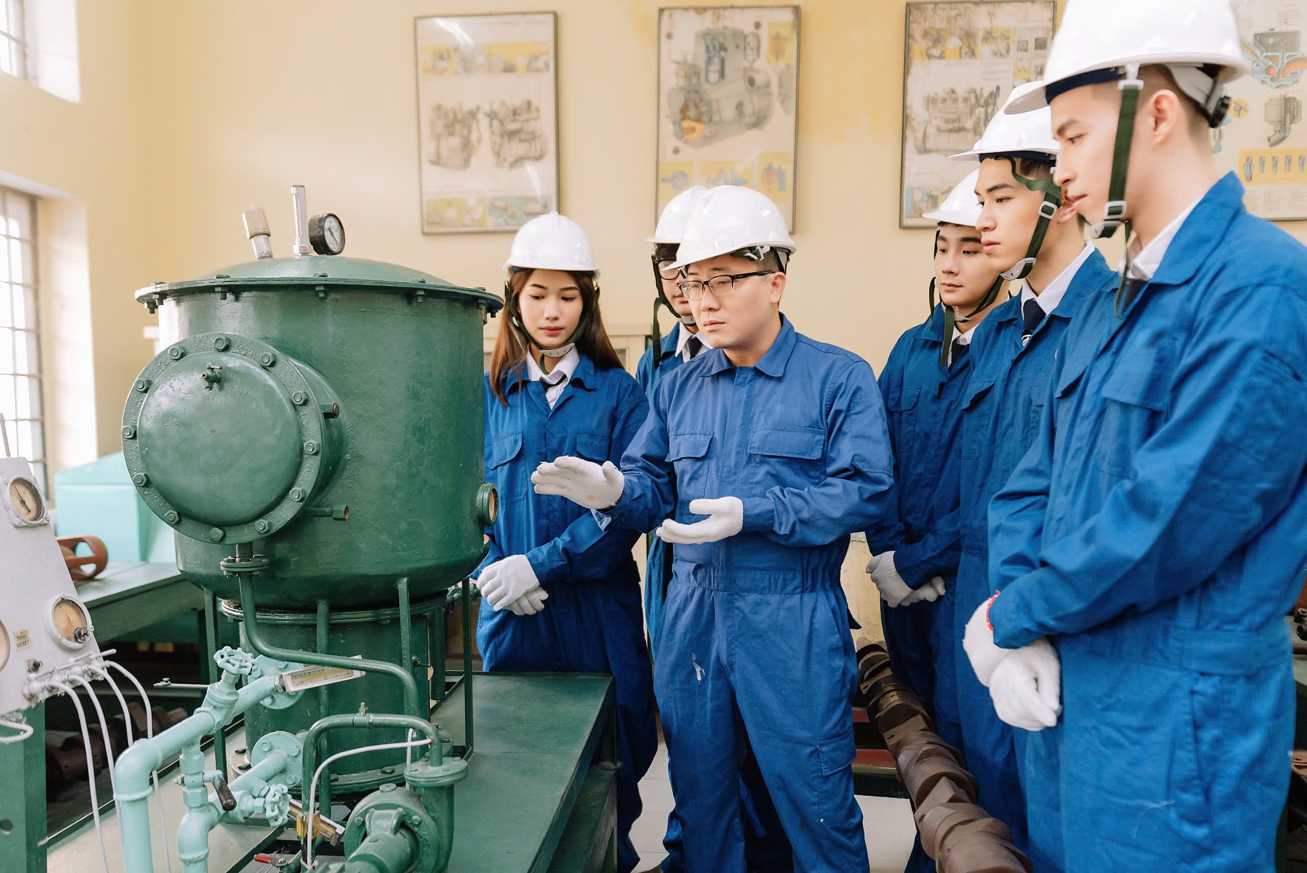 PHỤ NỮ TRÊN HẢI TRÌNH XANH: BỨT PHÁ TỪ NHỮNG VAI TRÒ MỚI TRONG NGÀNH HÀNG HẢI SỐ VÀ XANH - Ảnh 1.
