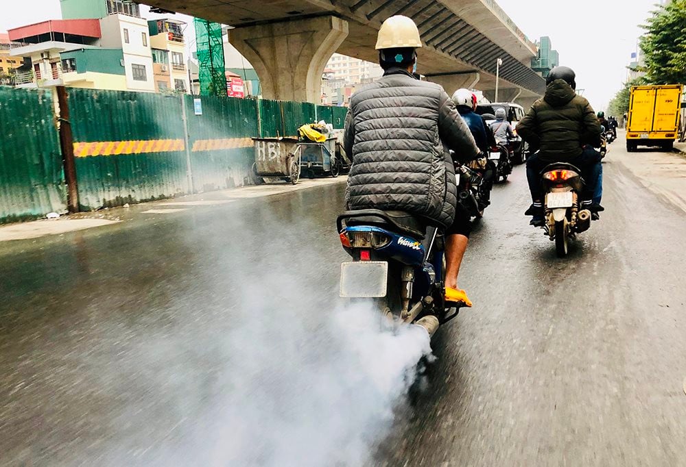 Hà Nội cấm xe xăng dầu: Tranh cãi, nhưng không thể đảo ngược xu thế - Ảnh 1.