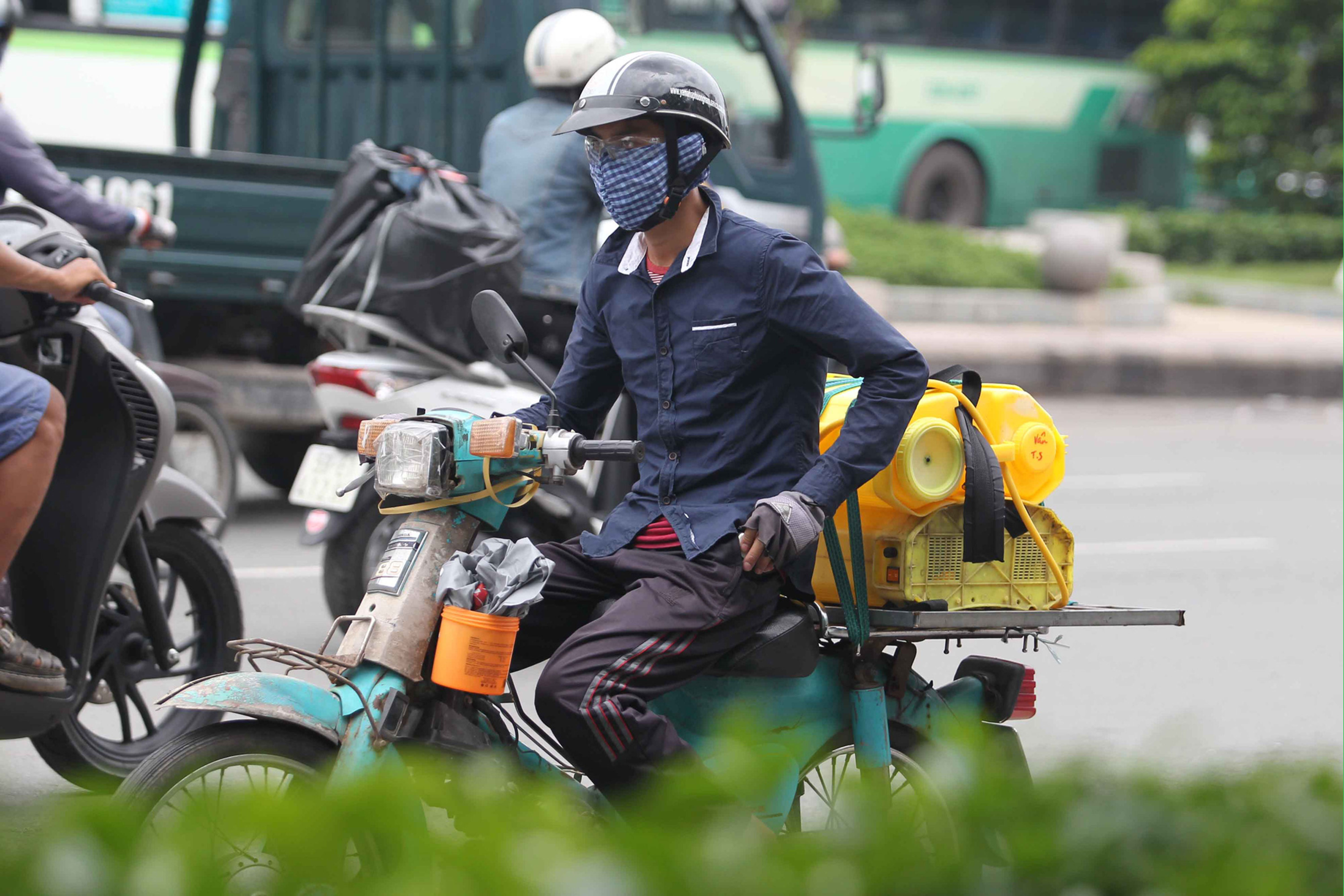 Xe máy là nguồn gây ô nhiễm chủ yế ở Hà Nội - Ảnh 3.