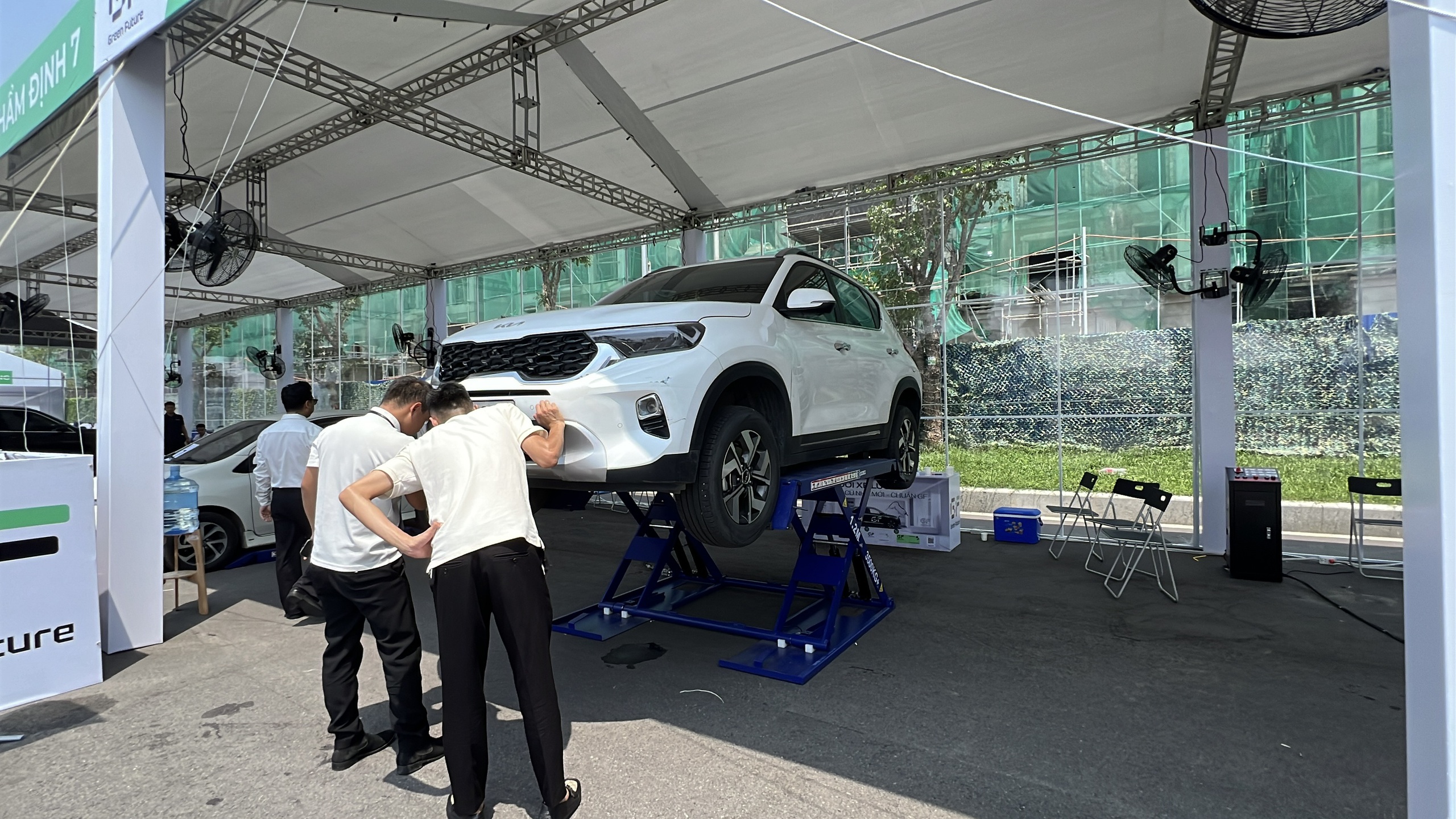 Cơ hội đổi xe xăng sang xe điện cho người dùng Việt Nam - Ảnh 1.