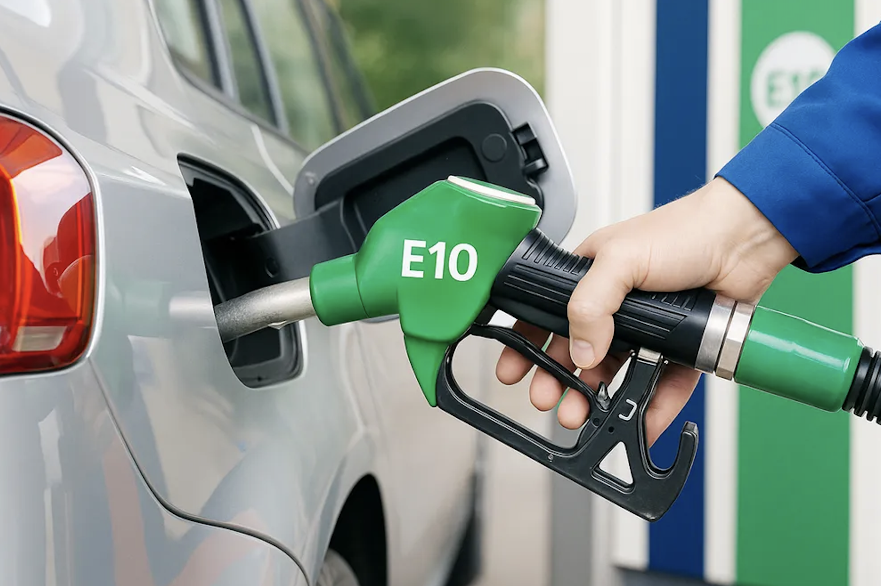 Những điều cần biết về xăng sinh học E10 bán ra từ 1/8/2025 - Ảnh 1.