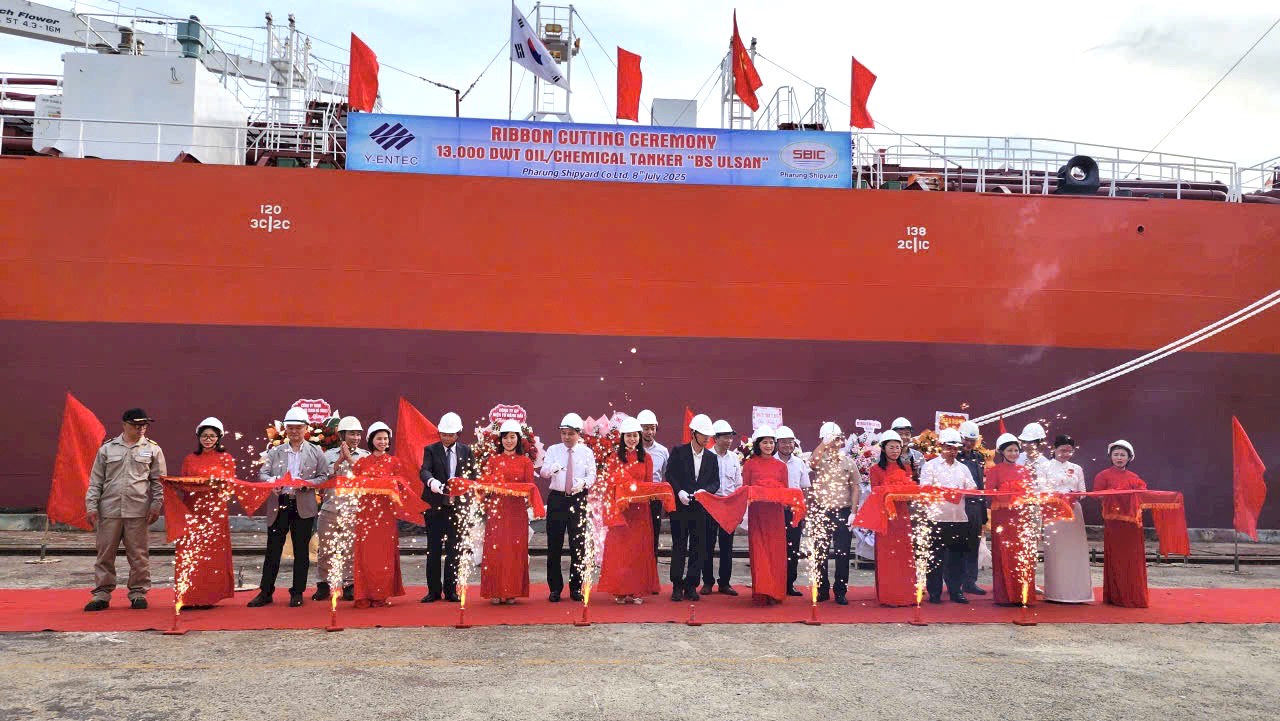Bàn giao tàu chở dầu 13.000 tấnBS ULSAN - Ảnh 1.