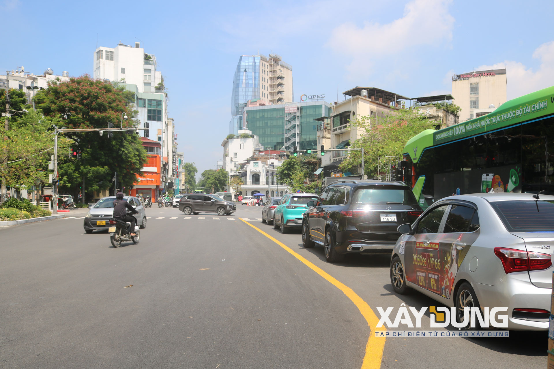 Diện mạo mới của đường phố Hà Nội trước ngày đại lễ của đất nước - Ảnh 9.