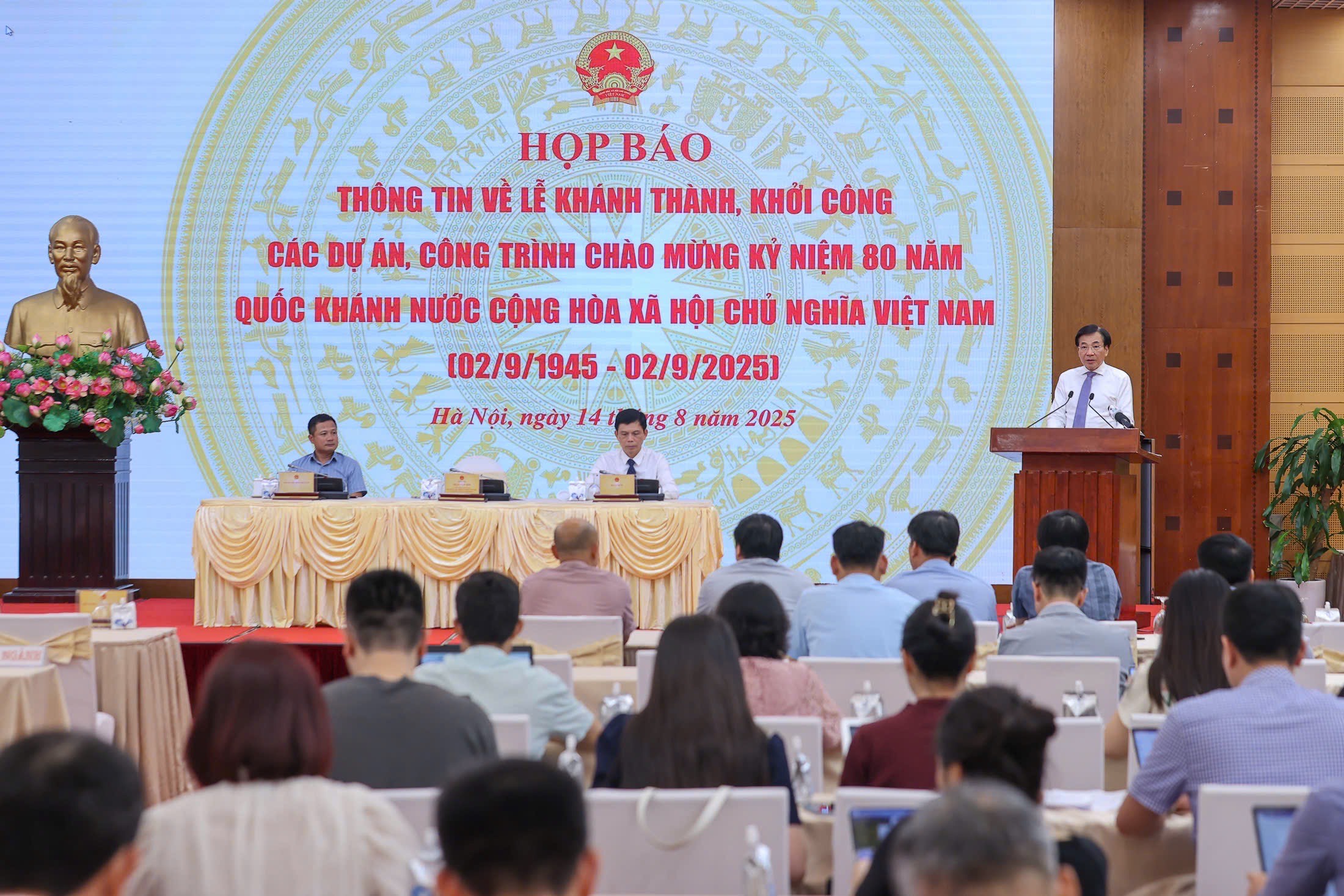 Đồng loạt khởi công, khánh thành 250 công trình dịp 19/8 - Ảnh 1.