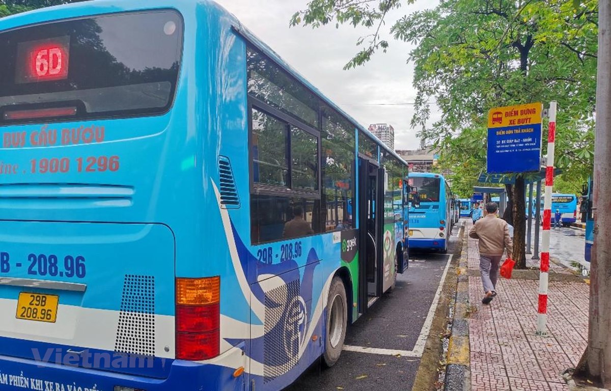 Hà Nội tạm dừng 18 tuyến xe buýt phục vụ lễ sơ duyệt A80 - Ảnh 1.