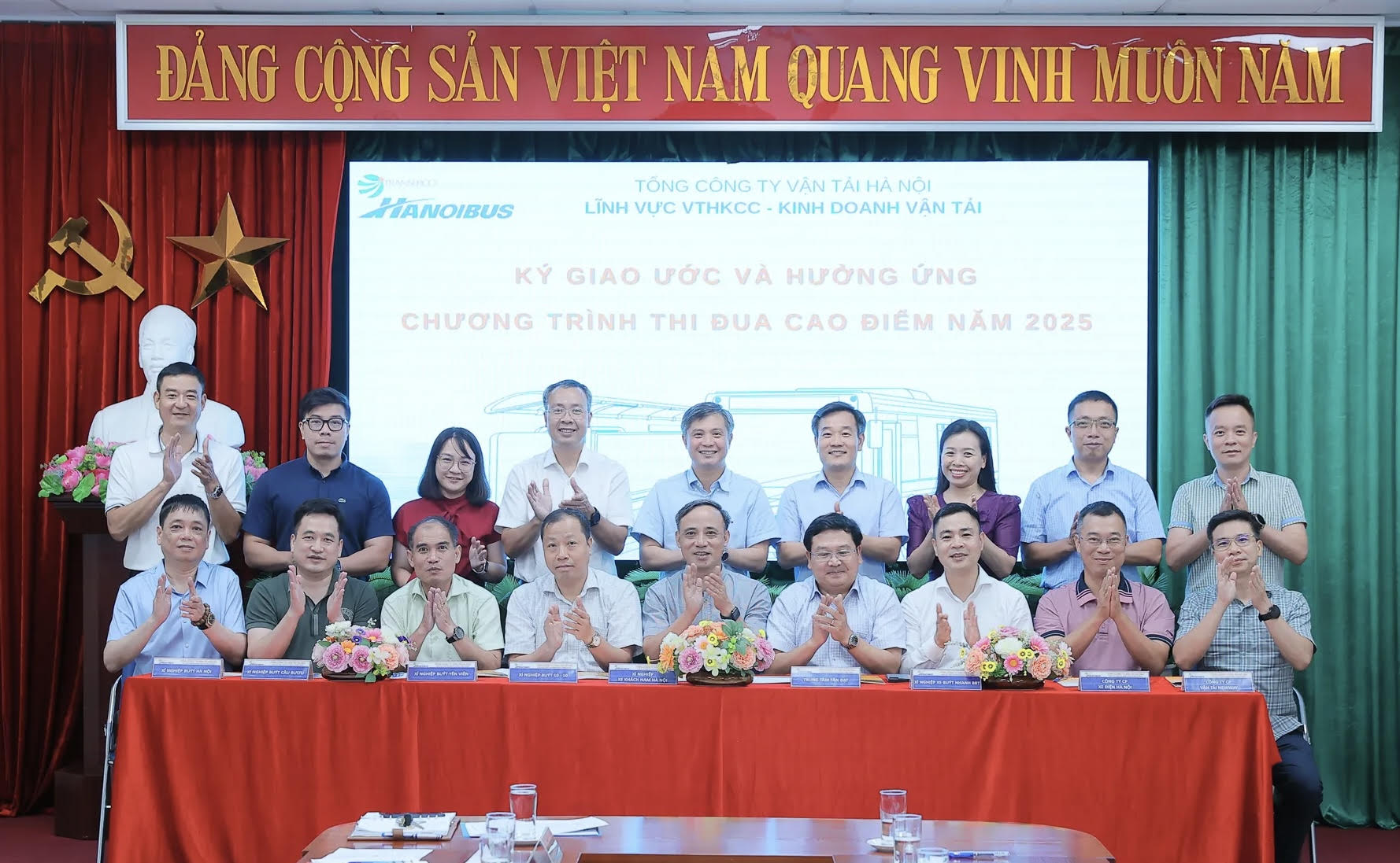 Tổng công ty Vận tải Hà Nội phát động phong trào thi đua - Ảnh 1.