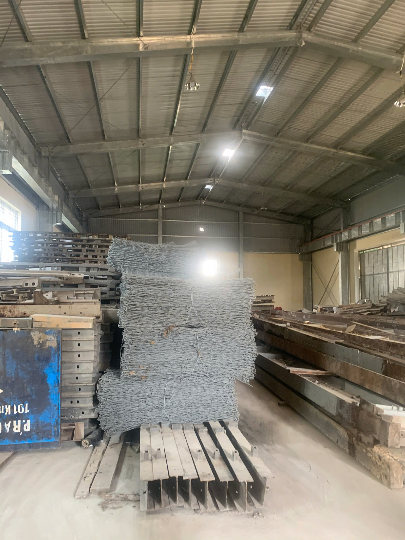 Hỗ trợ các địa phương khắc phục hậu quả bão lũ - Ảnh 2.