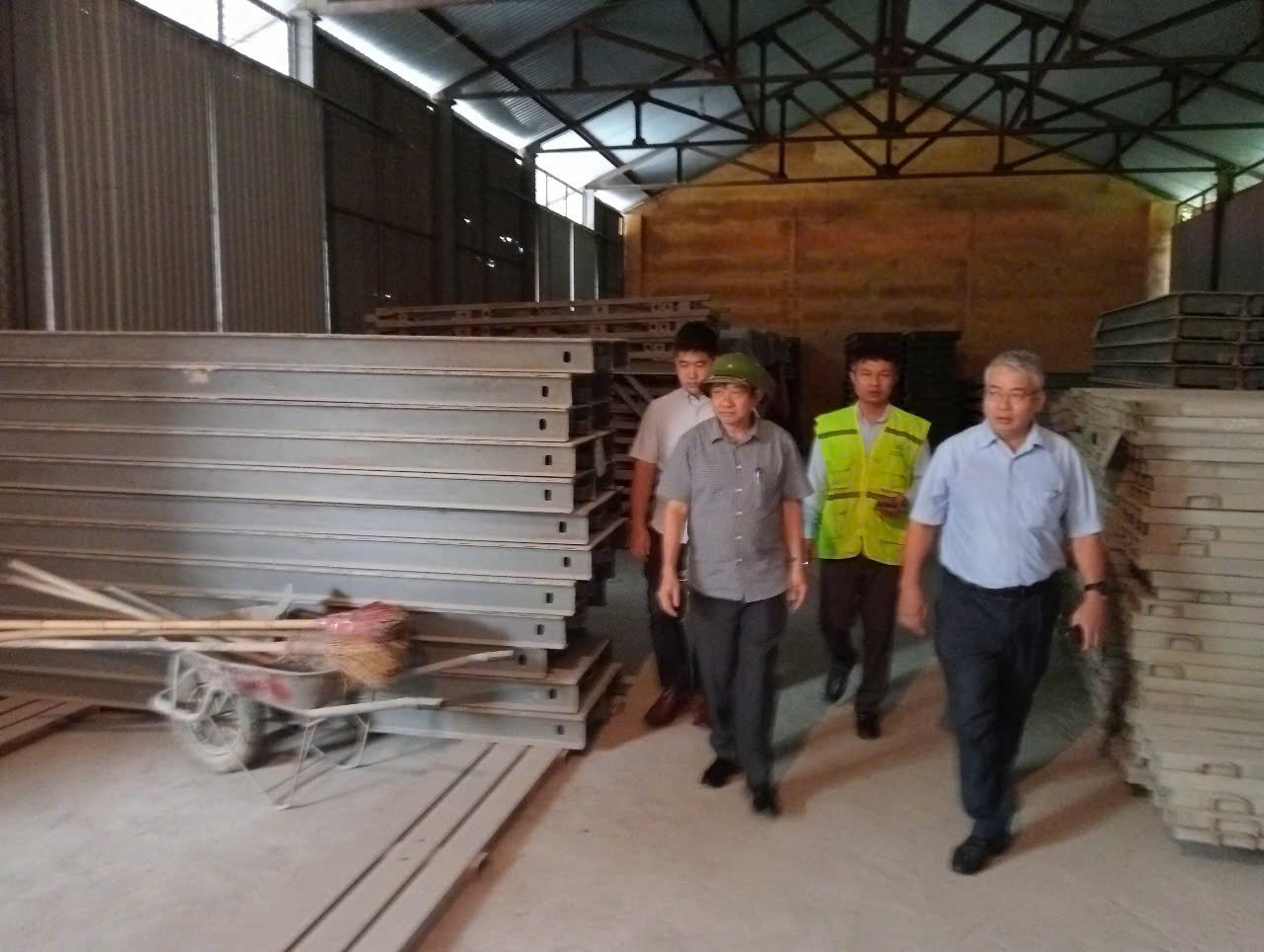 Hỗ trợ các địa phương khắc phục hậu quả bão lũ - Ảnh 1.