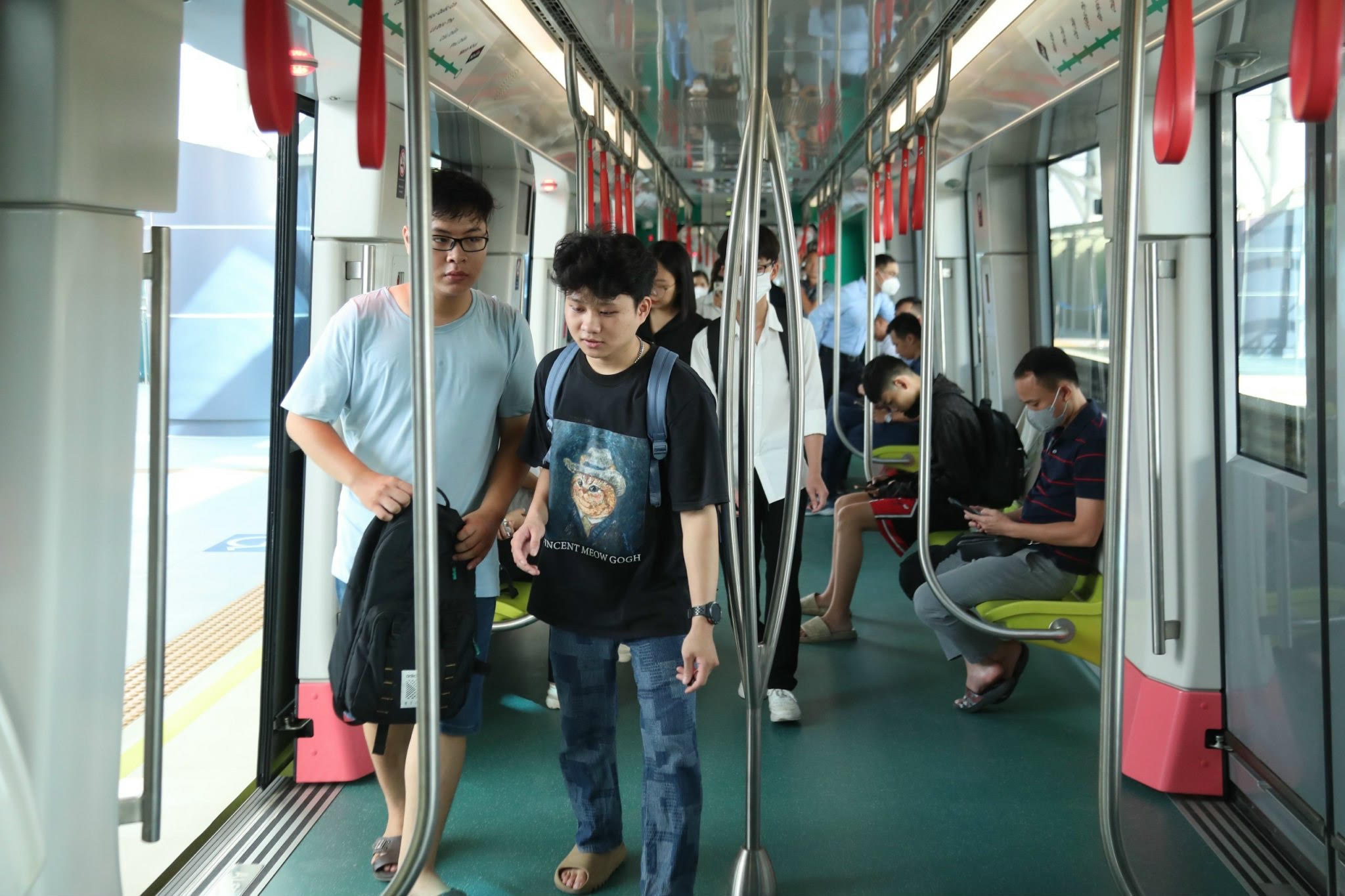 Tuyến đường sắt Nhổn - Cầu Giấy đã vận chuyển trên 6,4 triệu lượt hành khách - Ảnh 1.