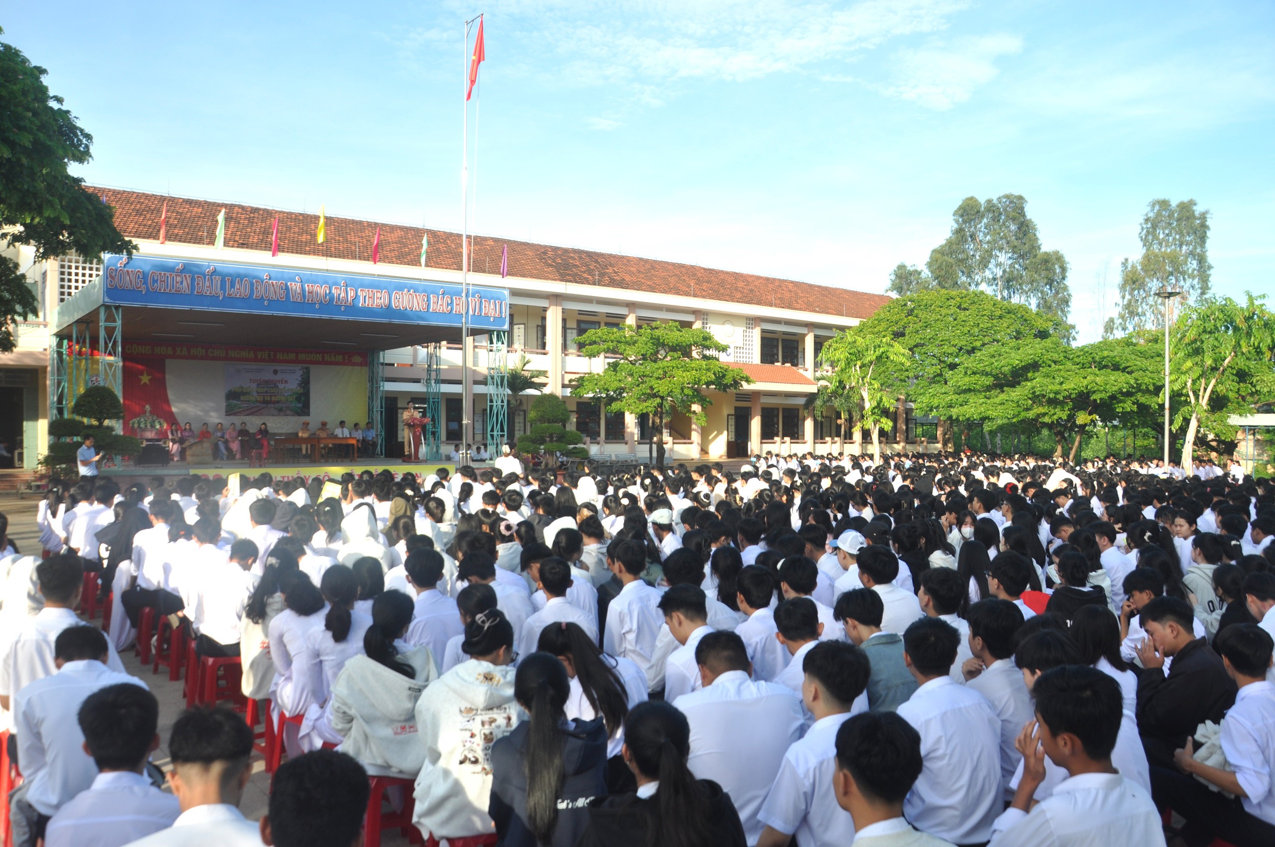 Trang bị kỹ năng giúp học sinh tham gia giao thông an toàn, phòng ngừa TNGT- Ảnh 1.