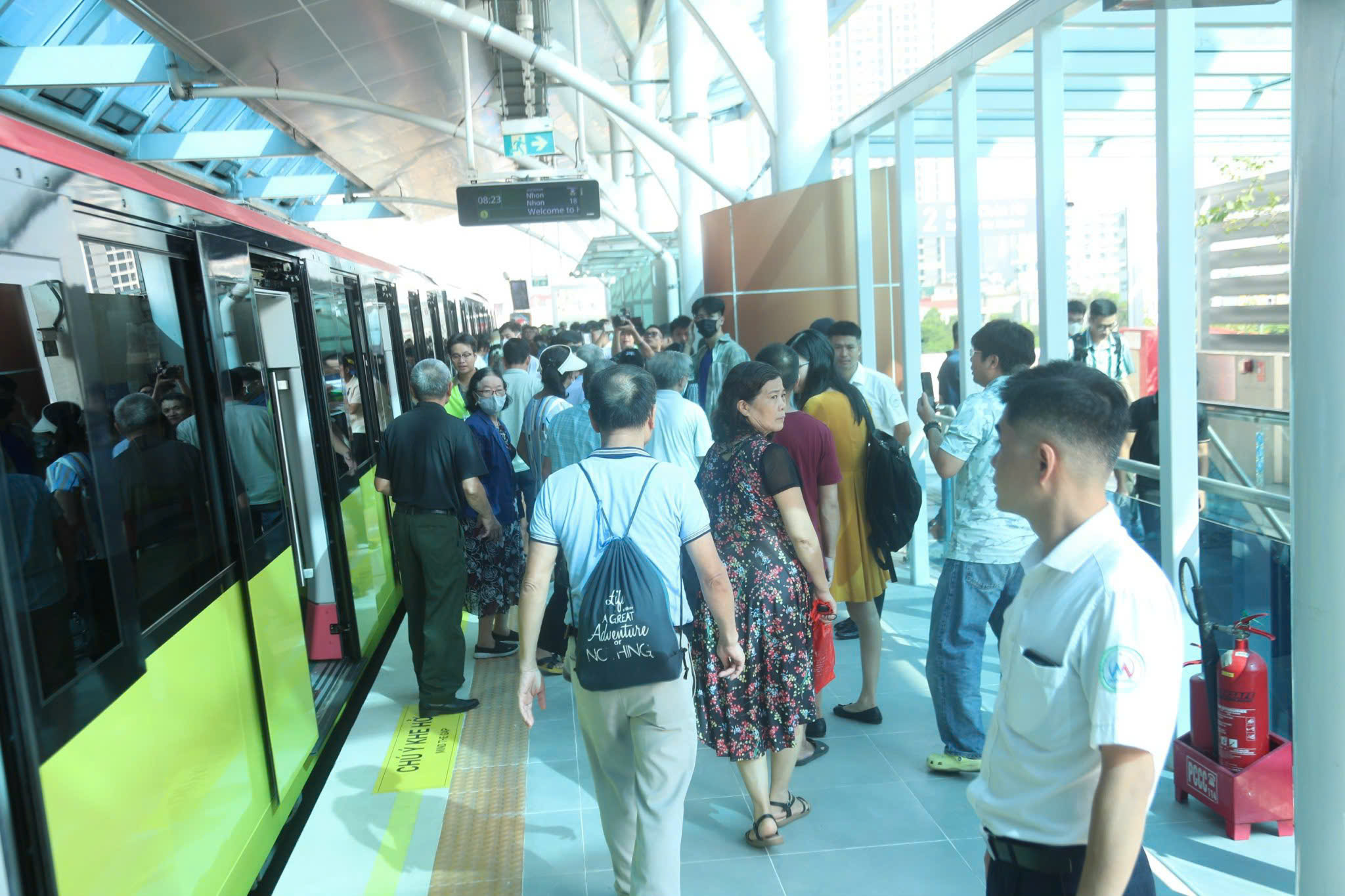 Đường sắt đô thị của Hà Nội phục vụ gần 1,8 triệu lượt khách dịp Quốc khánh - Ảnh 1.