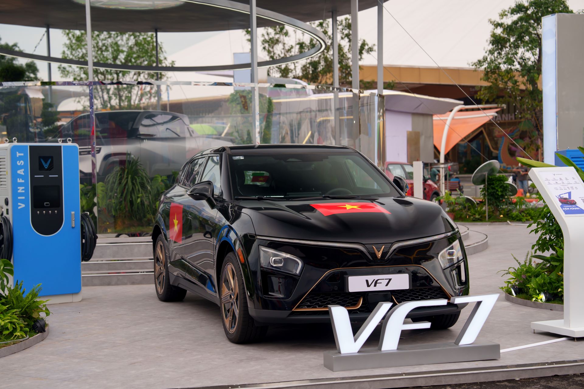 Sức mạnh như Lamborghini, giá lăn bánh chỉ hơn 700 triệu đồng: Lý do VF 7 gây bão phân khúc C-SUV - Ảnh 1.