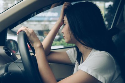 7. Lái xe trong khi mệt mỏi và căng thẳng.
