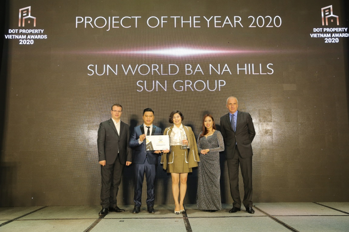 Đại diện Sun Group nhận giải thưởng Dự án của năm 