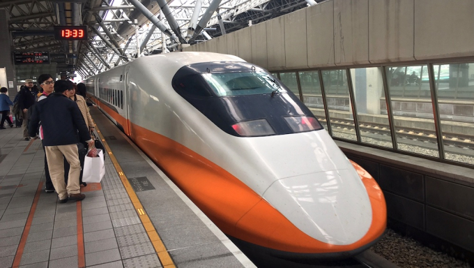 travel-in-taiwan-by-hsr-train