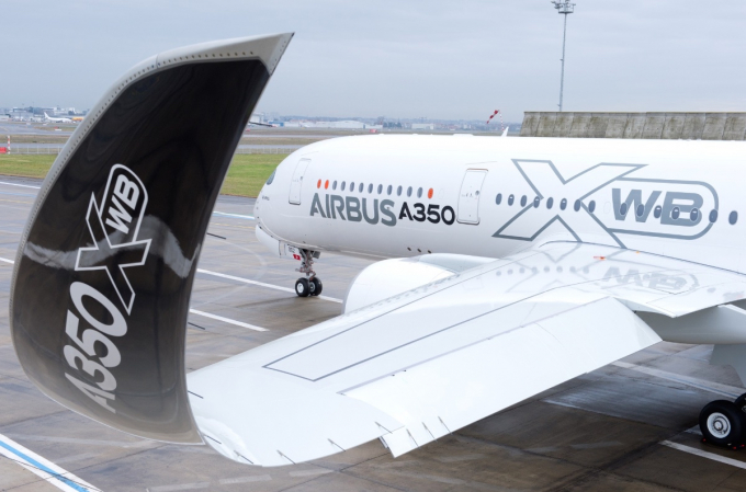 Canh cua Airbus A350 XWB co the uon cong 90 do