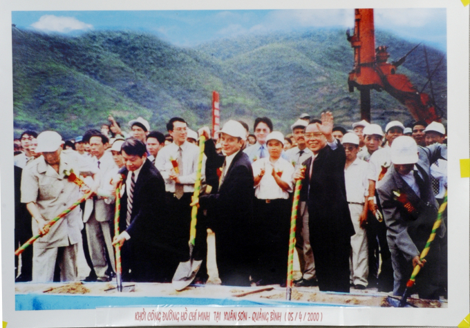 2000-04-04 Le khoi cong DHCM GD1 (2)